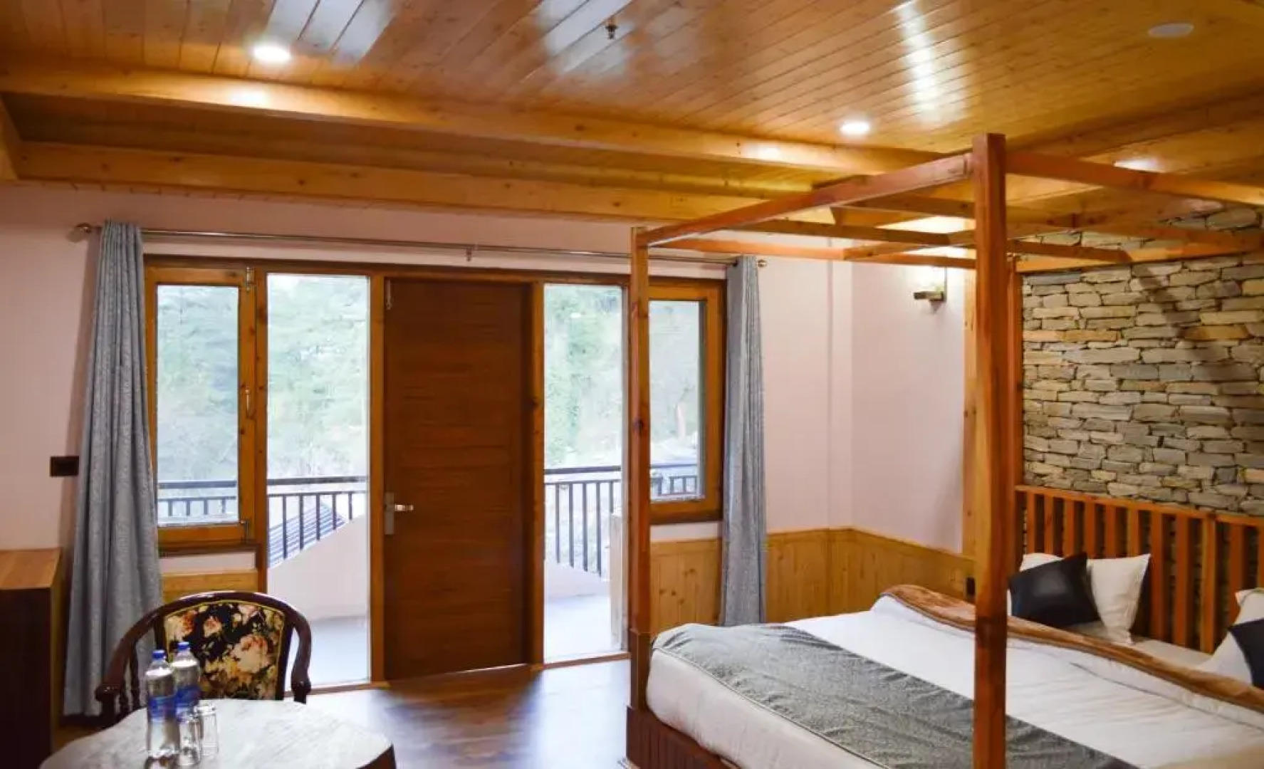 The Woodward Two By Oyo Room