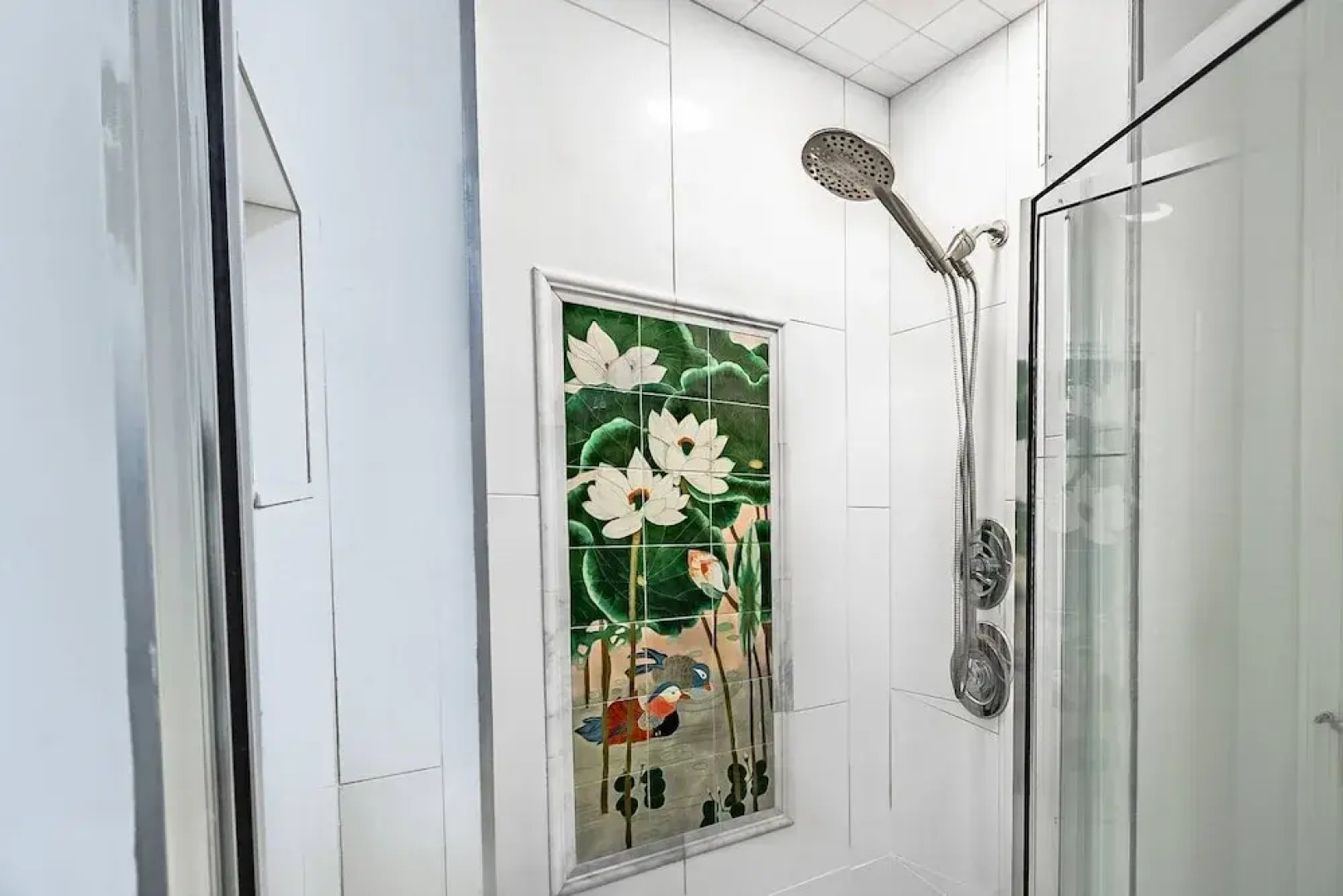 Mova Poolside Escape