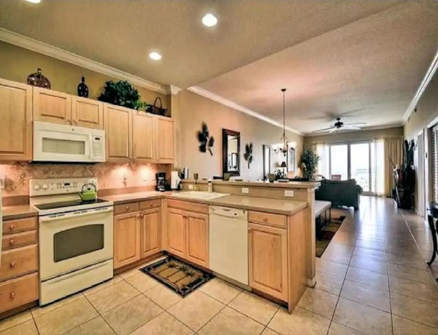 Luxury 5 Star Condominium Water Front 3 Beds 2 Bath Pool Hot-Tub Beach And City Views