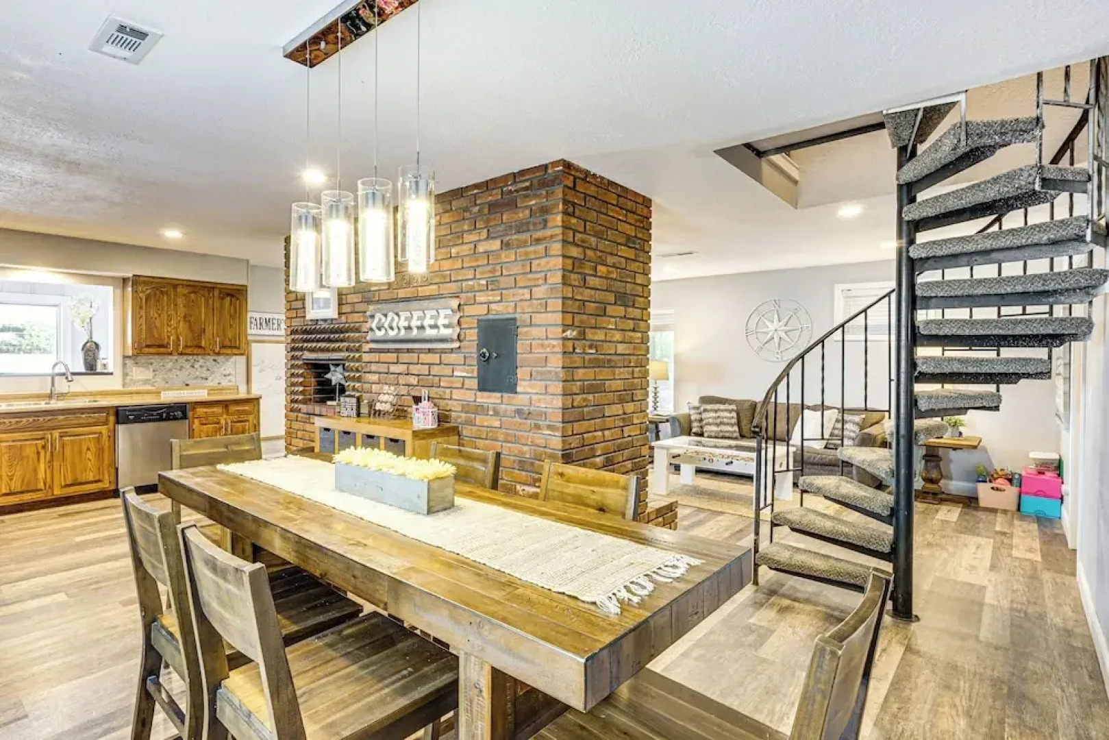 Waterfront Yard, Dock + Game Room: Linn Creek Home