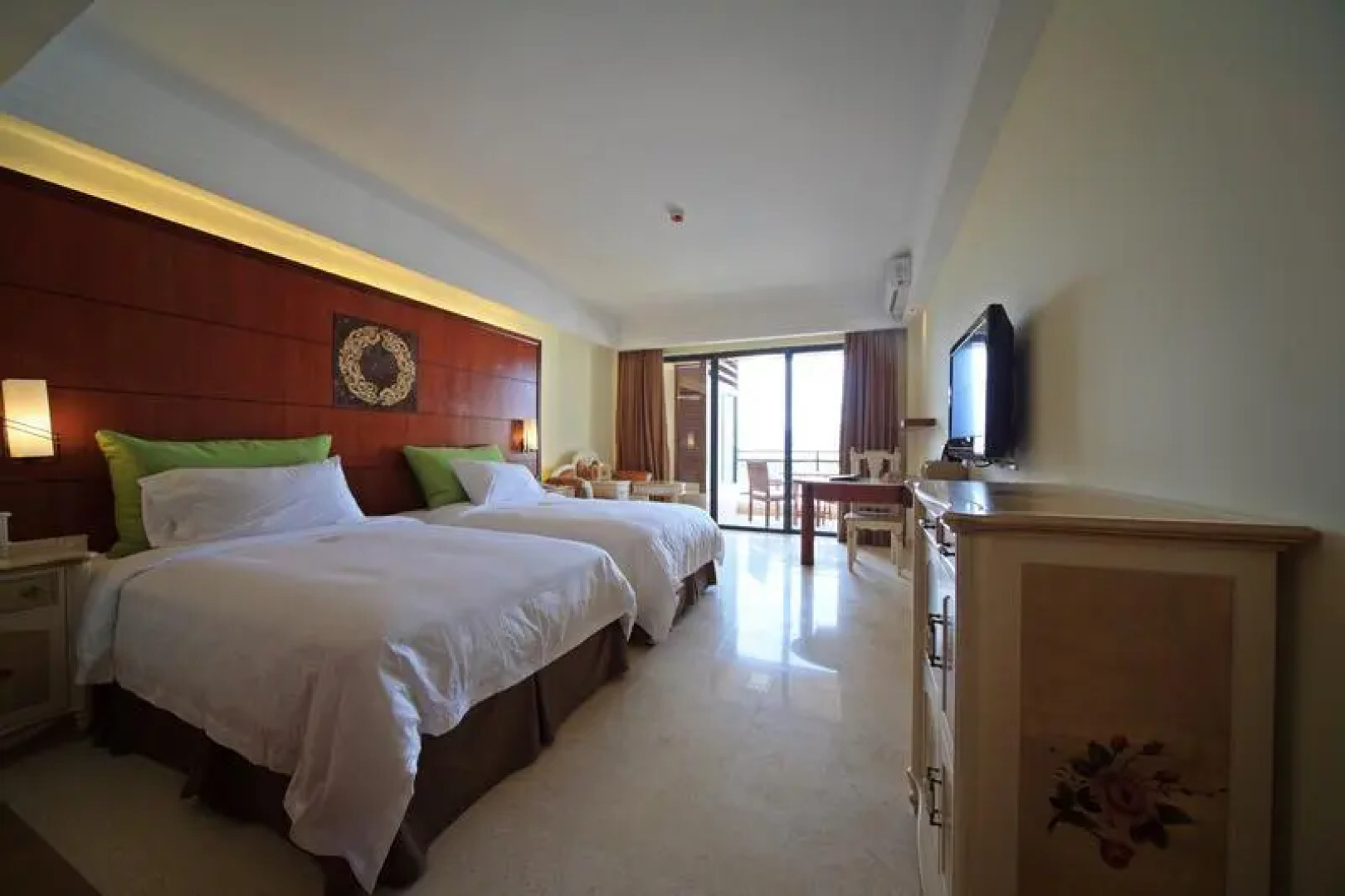 Xing Long Old Ban Yan Resort & Spa