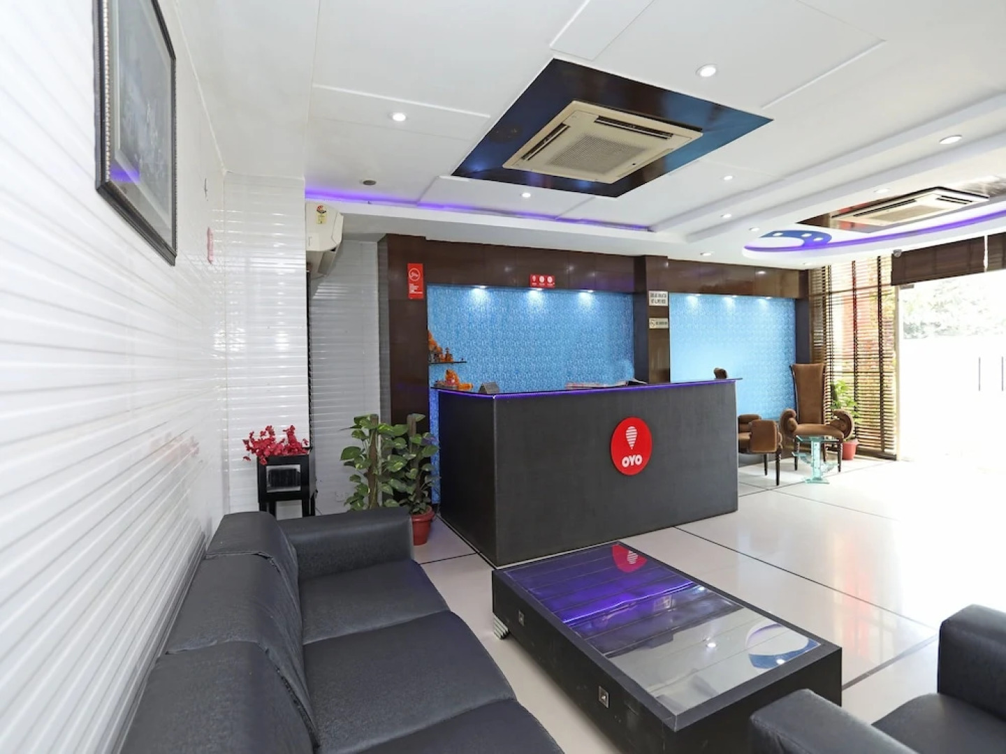 OYO Premium Jasola Apollo