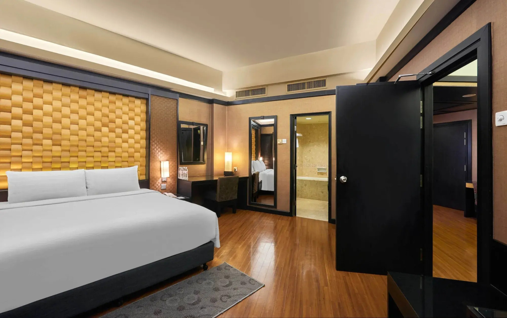 Swiss-Grand Beach Resort Kuantan