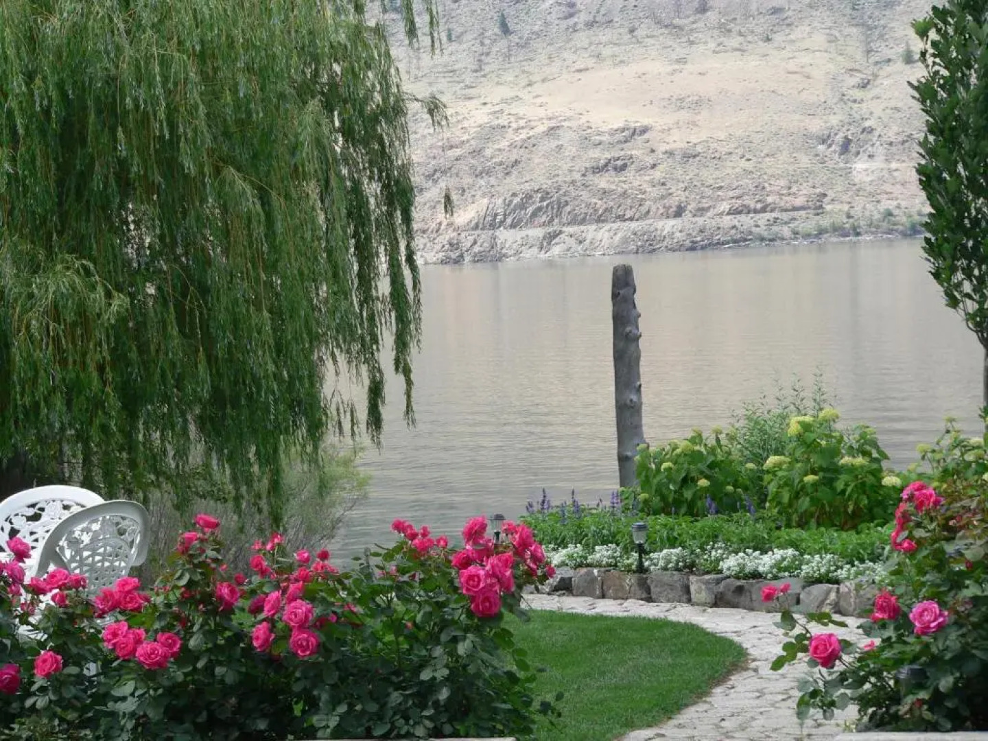 Lakeside Country Inn