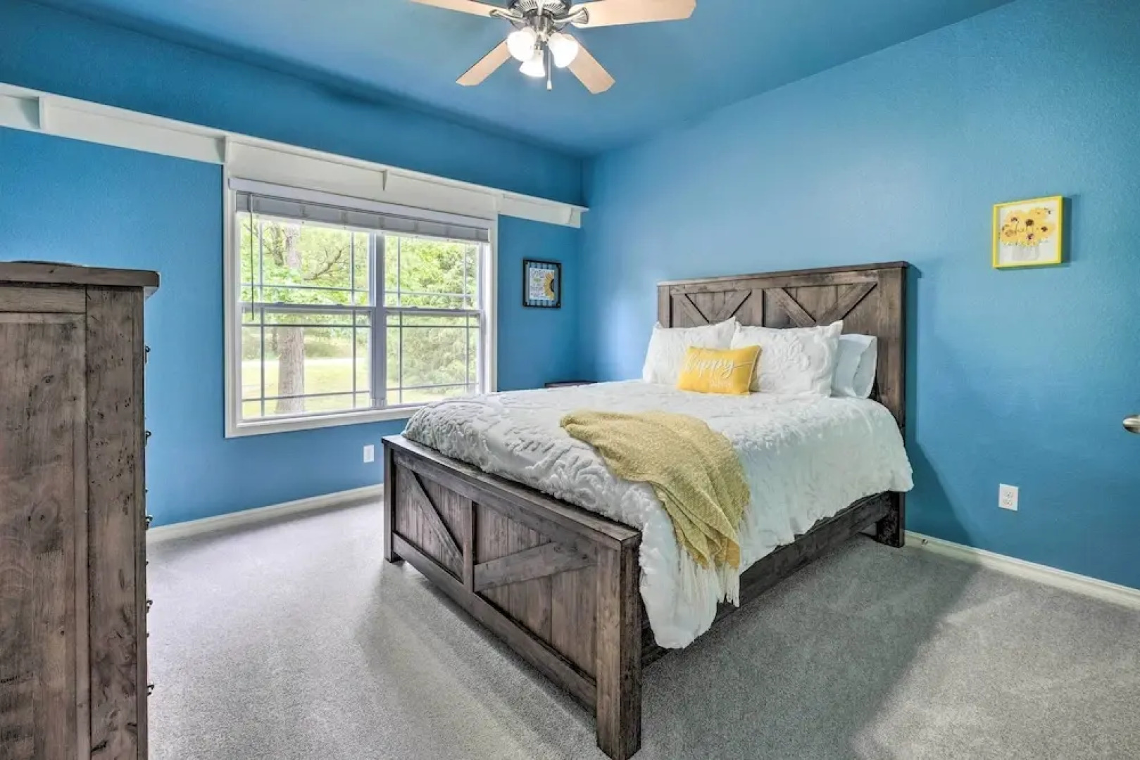 Bella Vista Home w/ Yard: Half Mile to Trails!