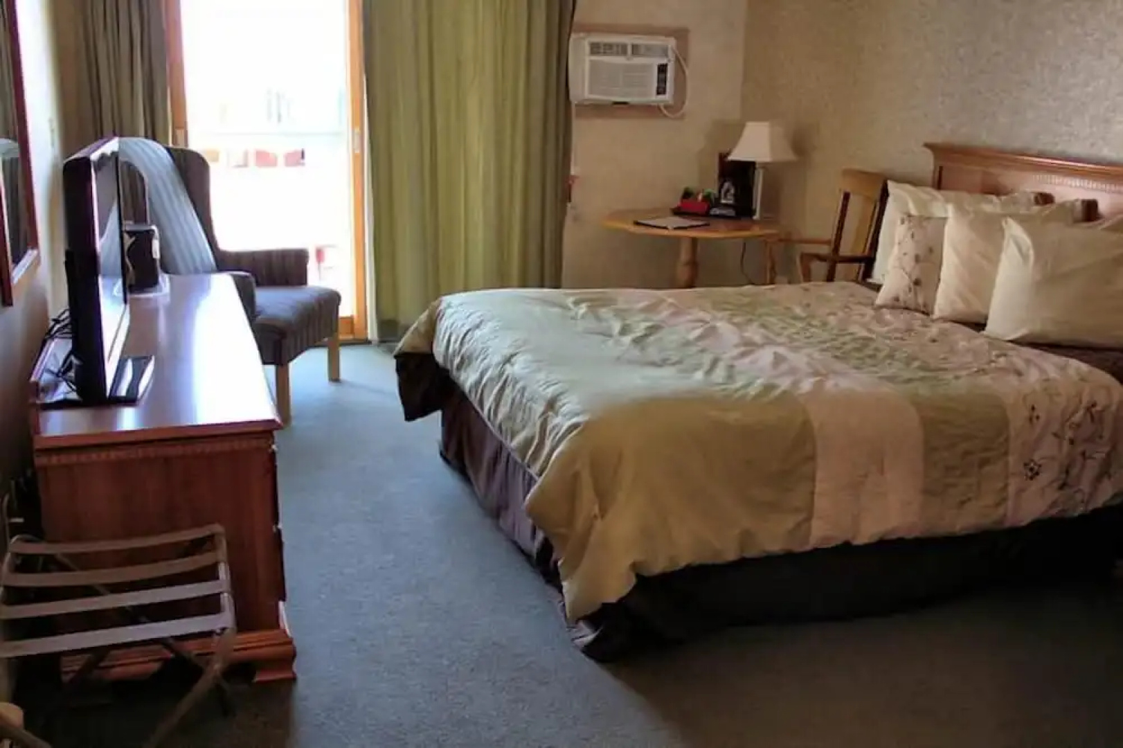 Pier Plaza Lodging