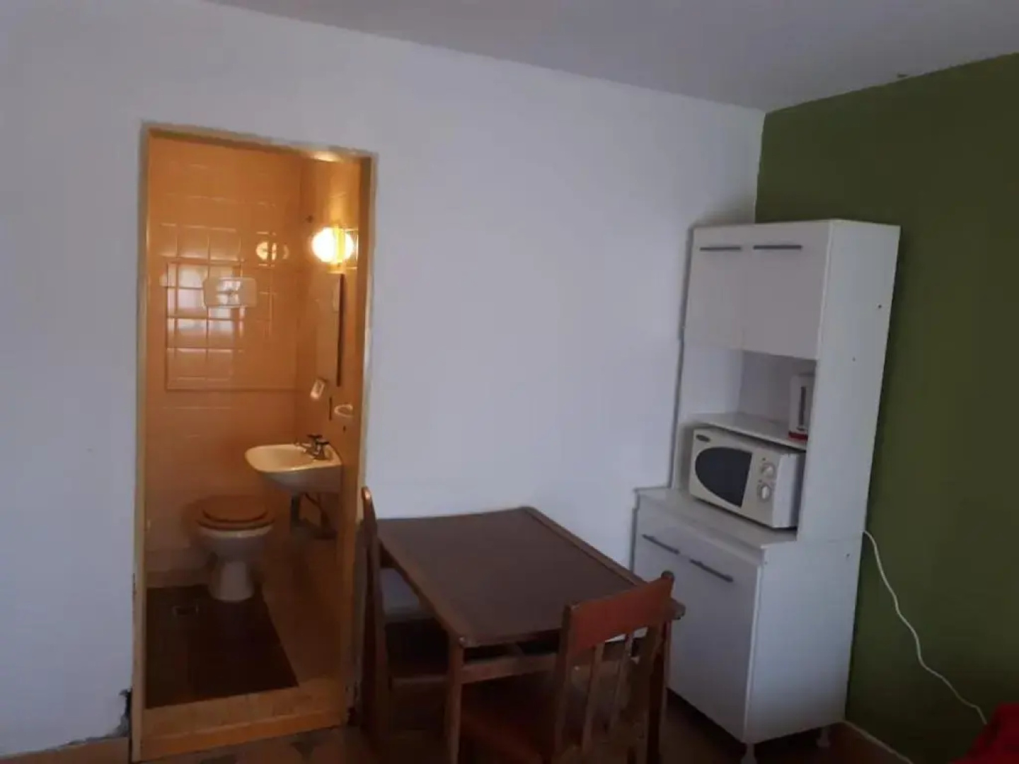 Habitacion economica con estacionamiento Necochea