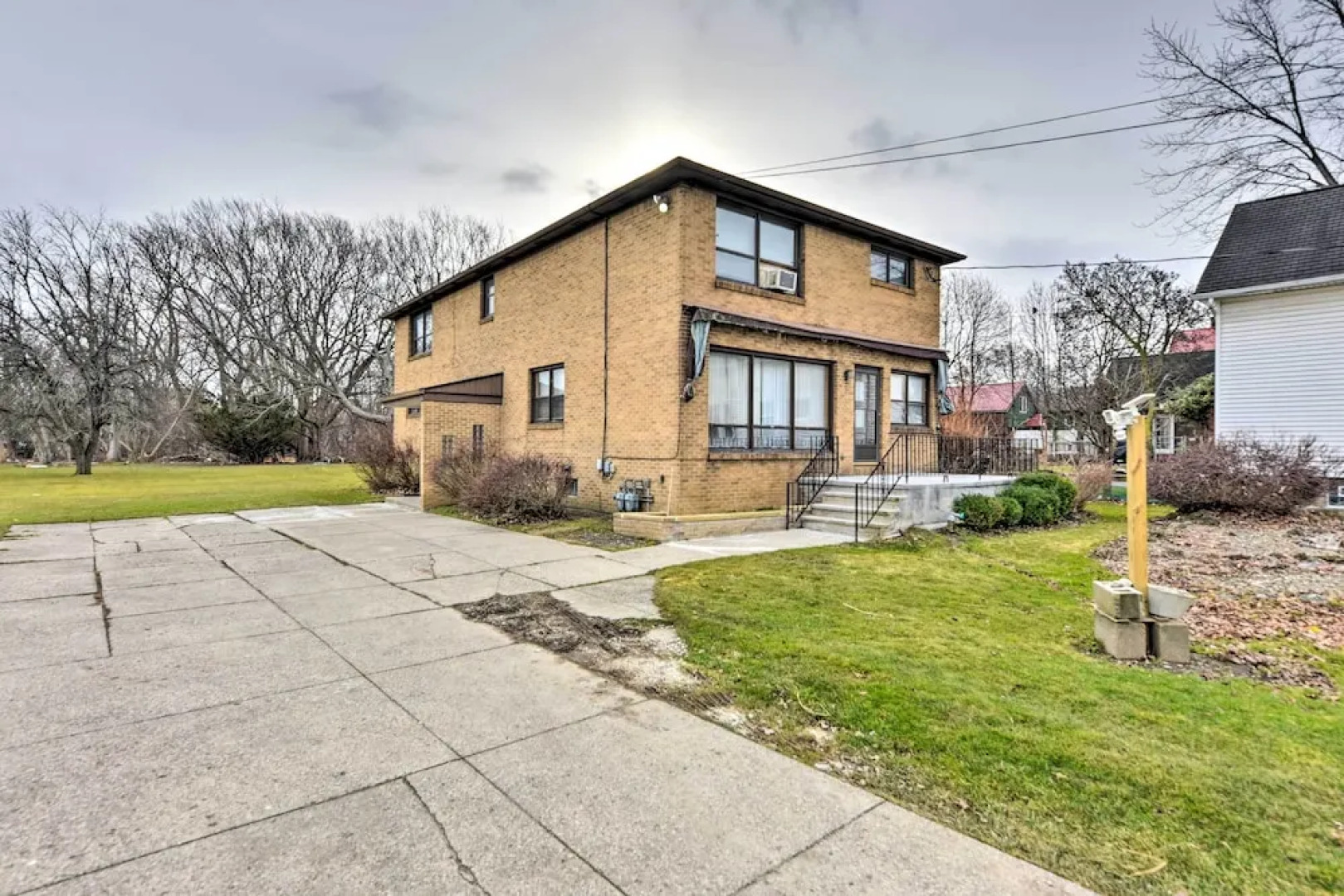 Vacation Rental ~ 8 Mi to Keybank Center!