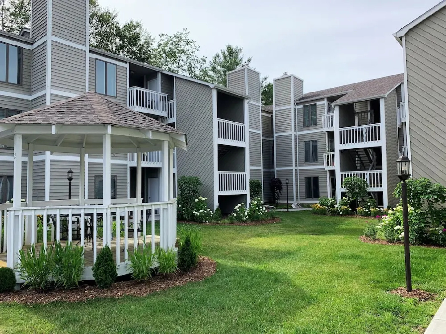 Royal Oak 111 2 Bedrooms 2 Bathrooms Condo