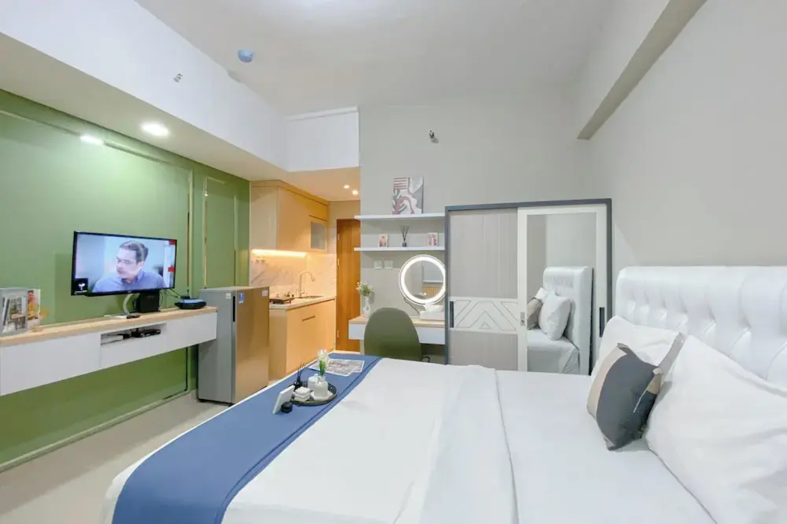 Warm And Simply Studio At Royal Sentul Park Apartment