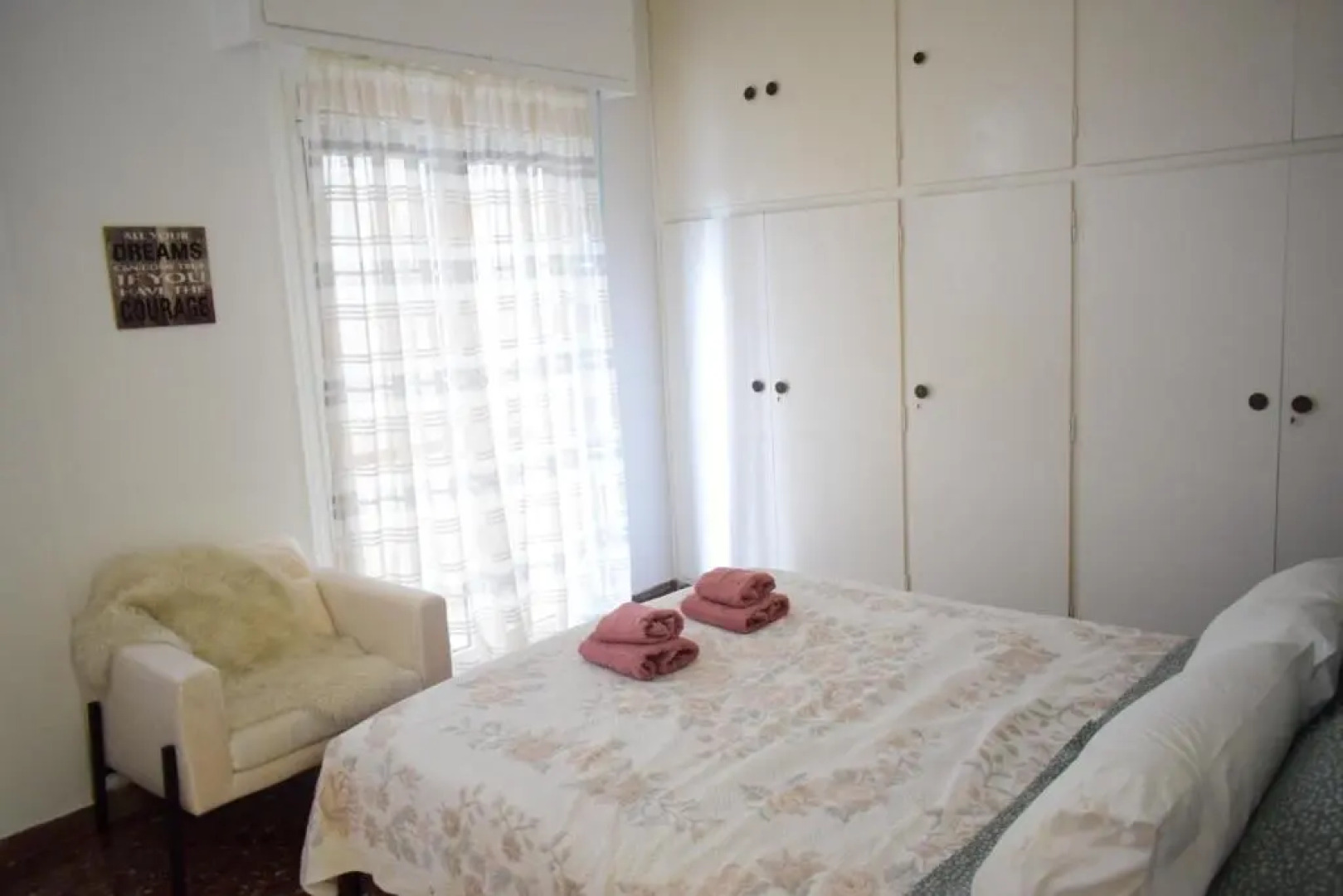 Antonia's 2bedroom with garden and private parking by MK