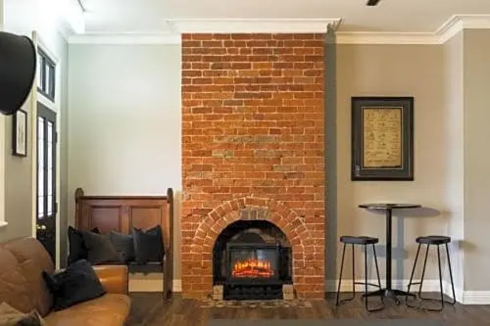 The Commercial Quarters - Room 2-has air conditioning, free WIFI, TV and fridge