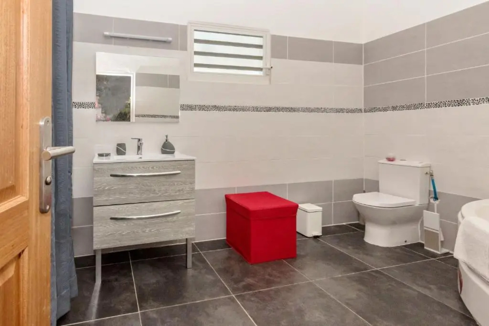 Villa les Mineurs : Superbe Villa avec Piscine et Jardin