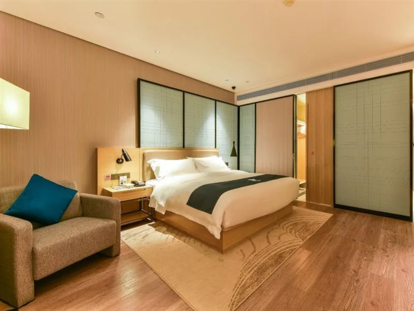 Echarm Hotel (Nanning Jiangnan Wanda Plaza Baisha Avenue)