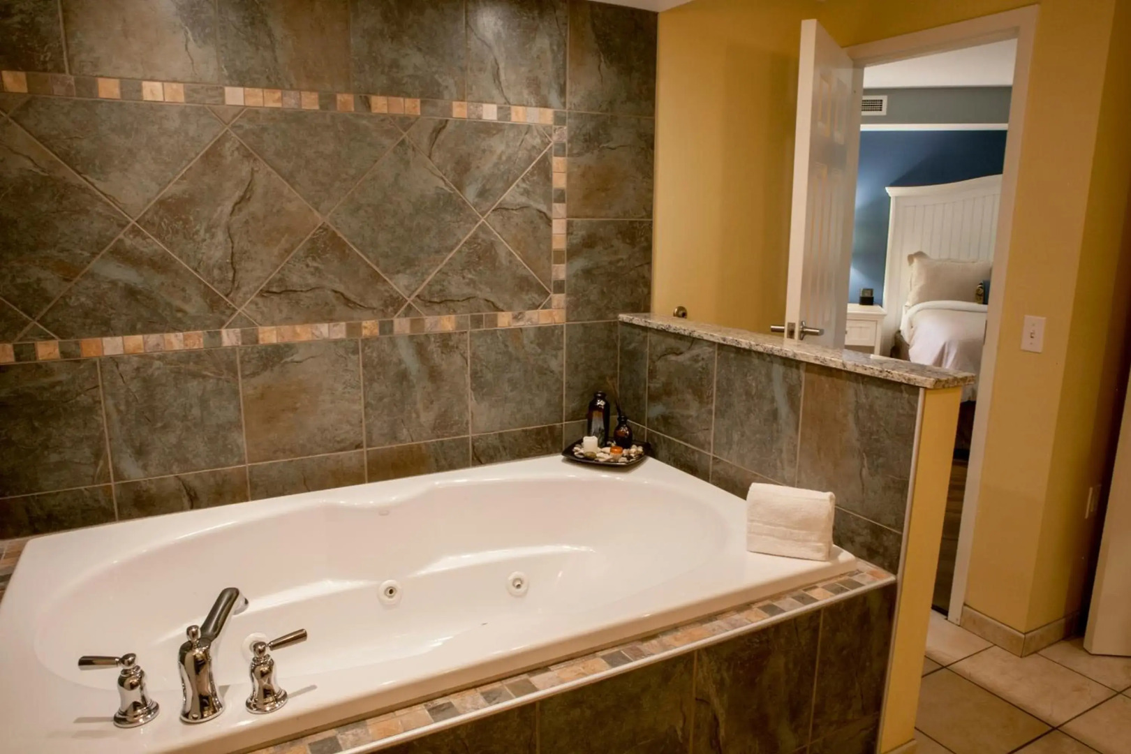 Watkins Glen Harbor Hotel