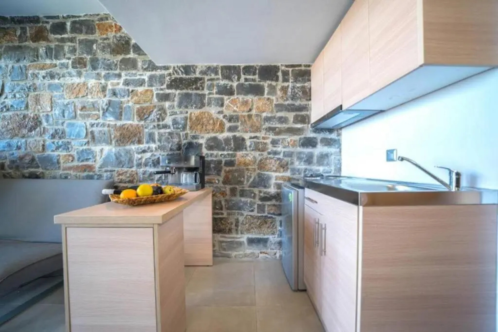 TerraZeus - Stone House Beachfront 3