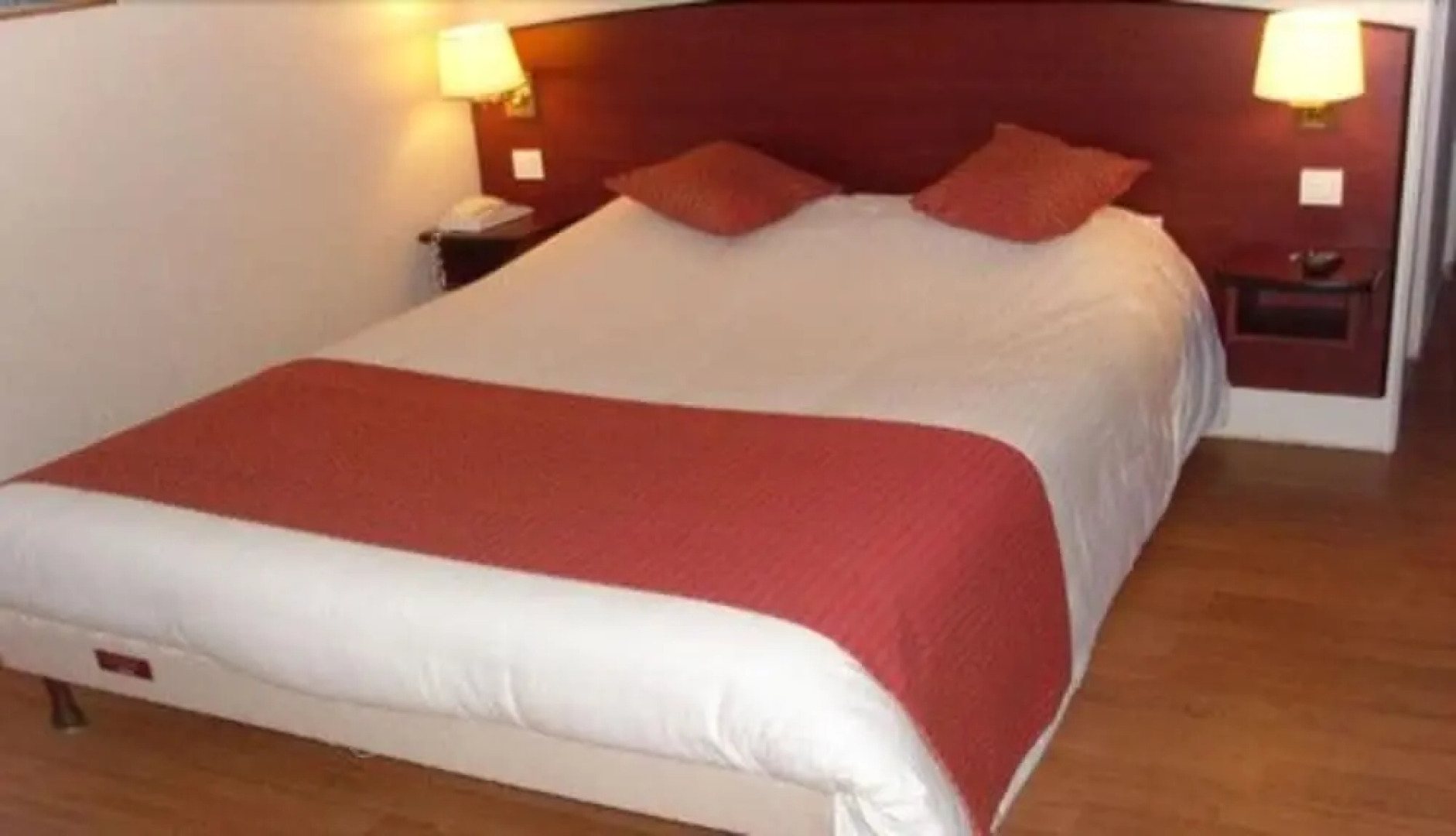 Hôtel Grill Le Coudray-Montceaux