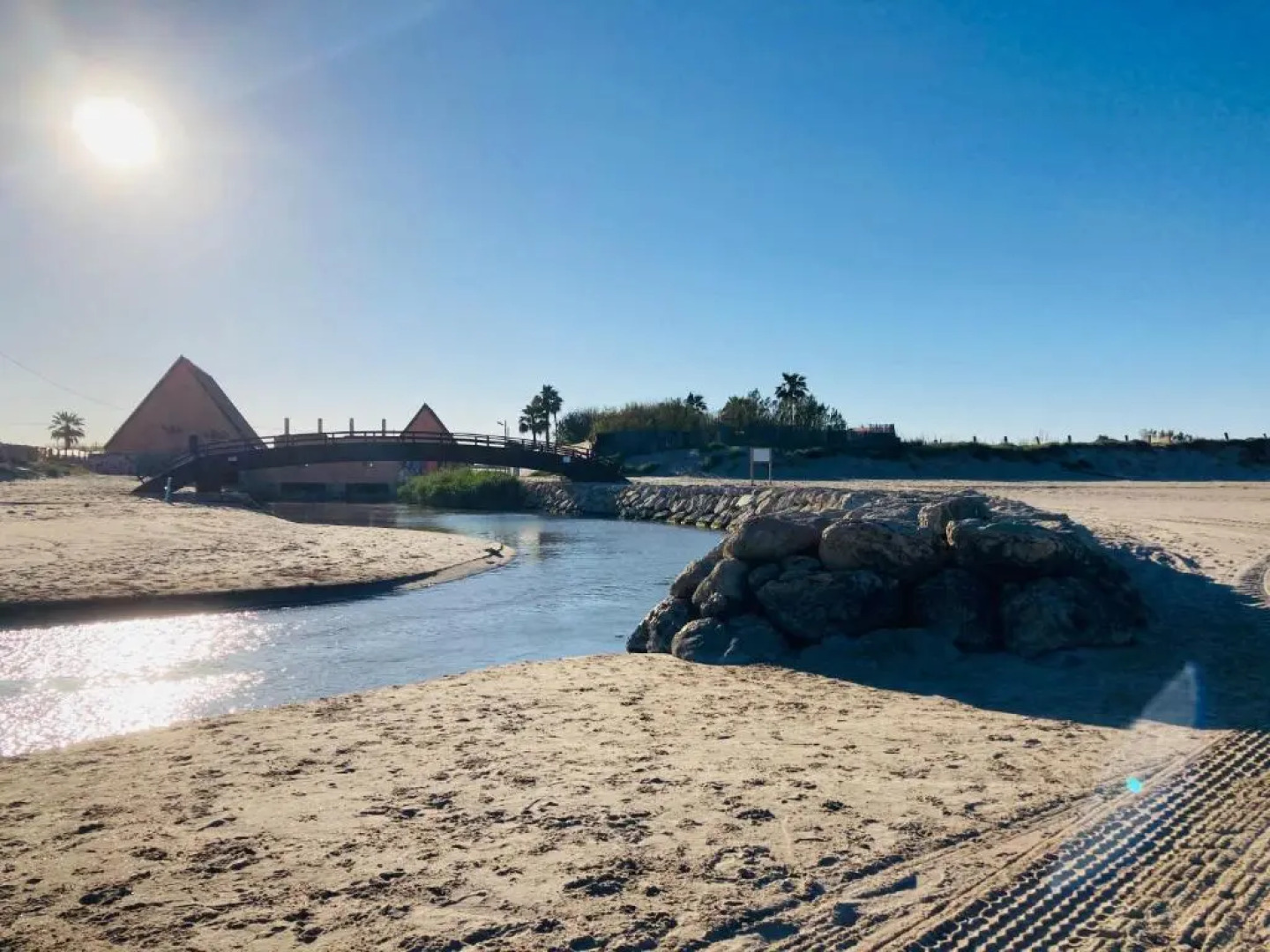 Beachfront and Bright Apartment
