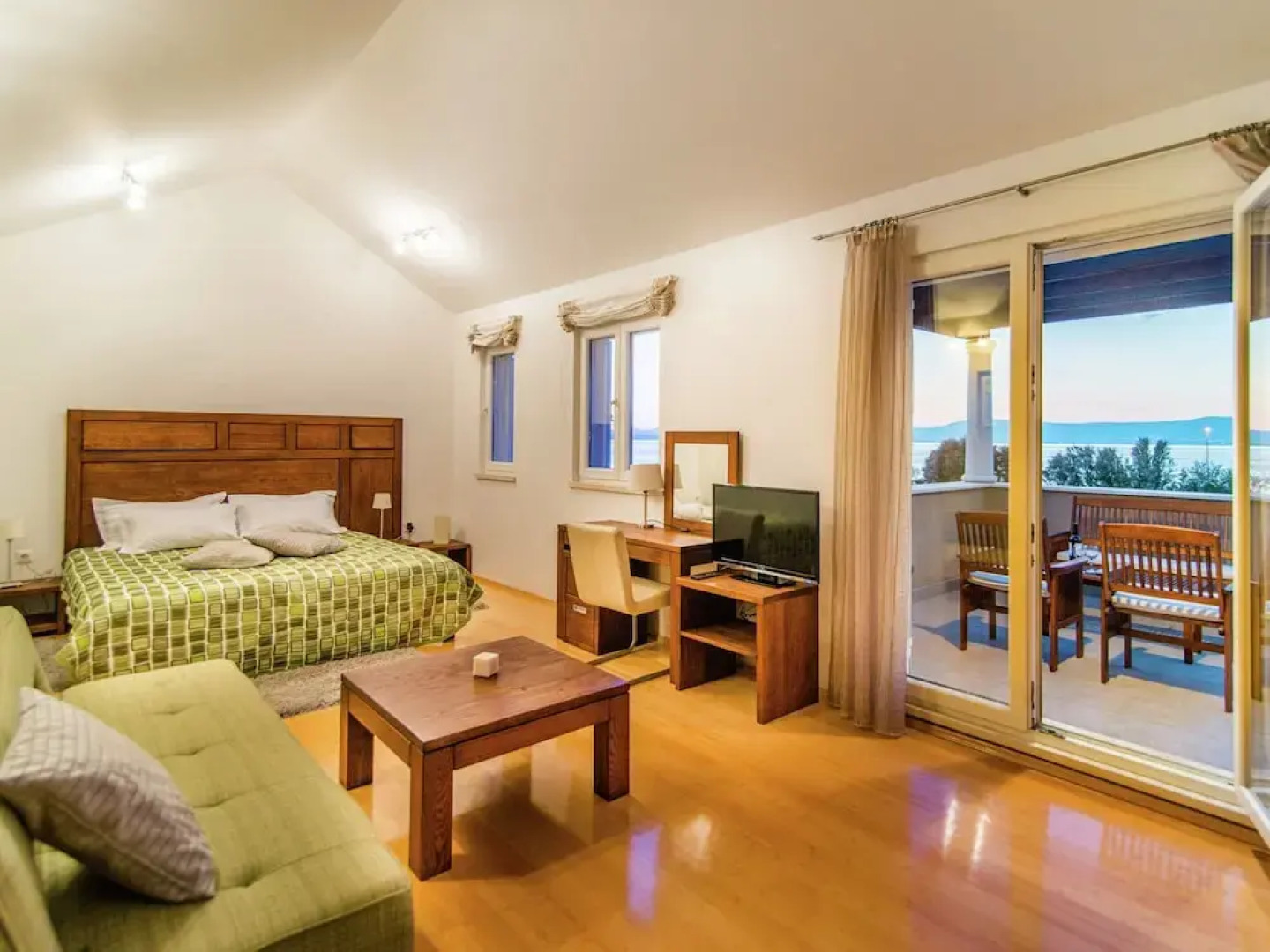 Beautiful Villa on the Island of Brac With Infinity Pool, Beach at 30 Meters