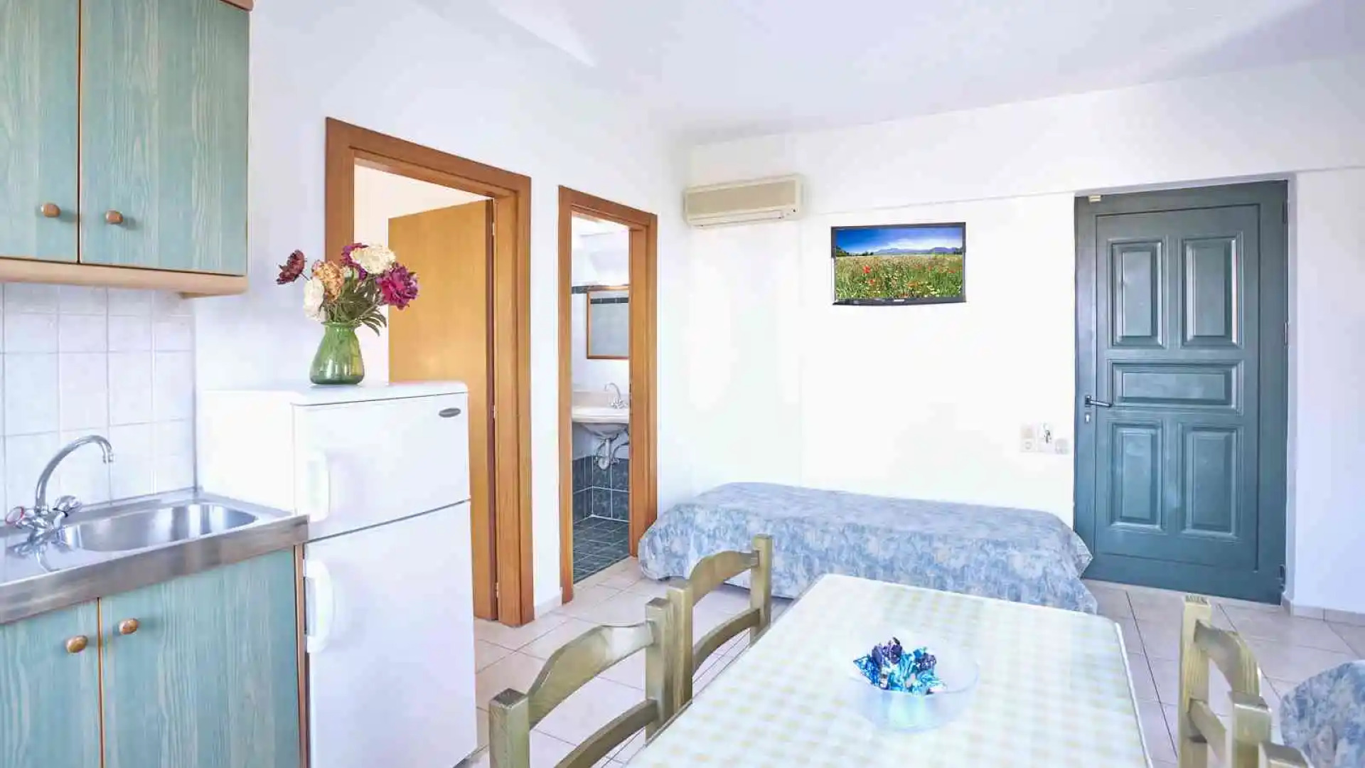 Dionysos Apartments and Studios