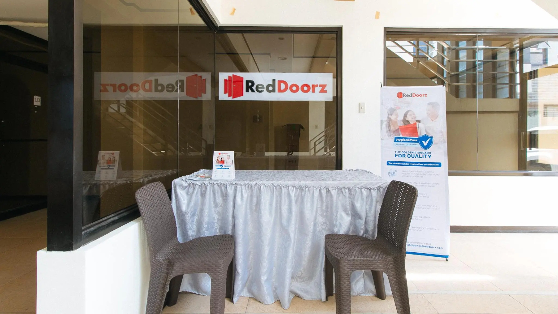 RedDoorz Hostel near Lyceum University Gen.Trias Cavite - Vaccinated Staff