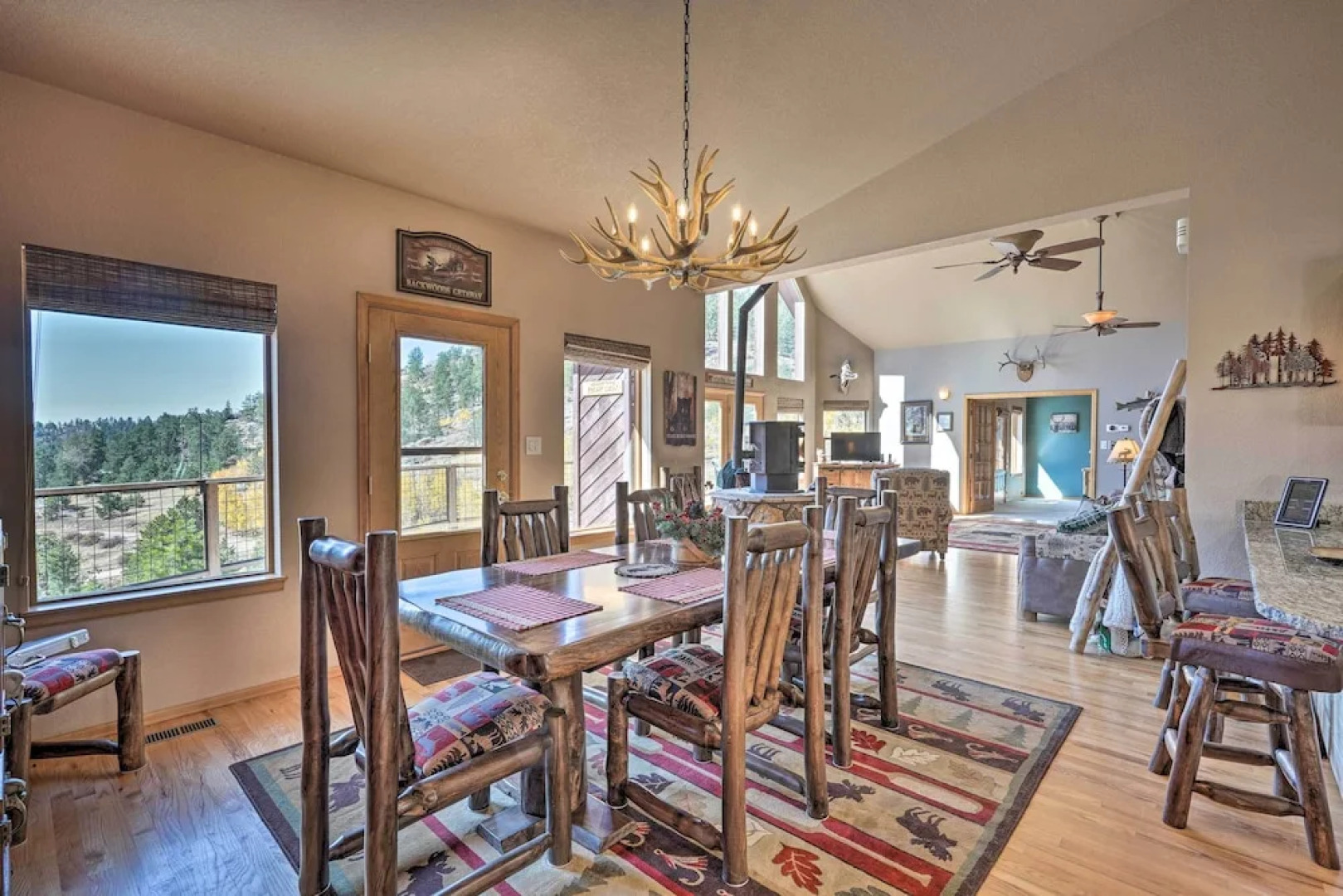 Mtn-view Cabin w/ Deck, 3 Mi to Cripple Creek!