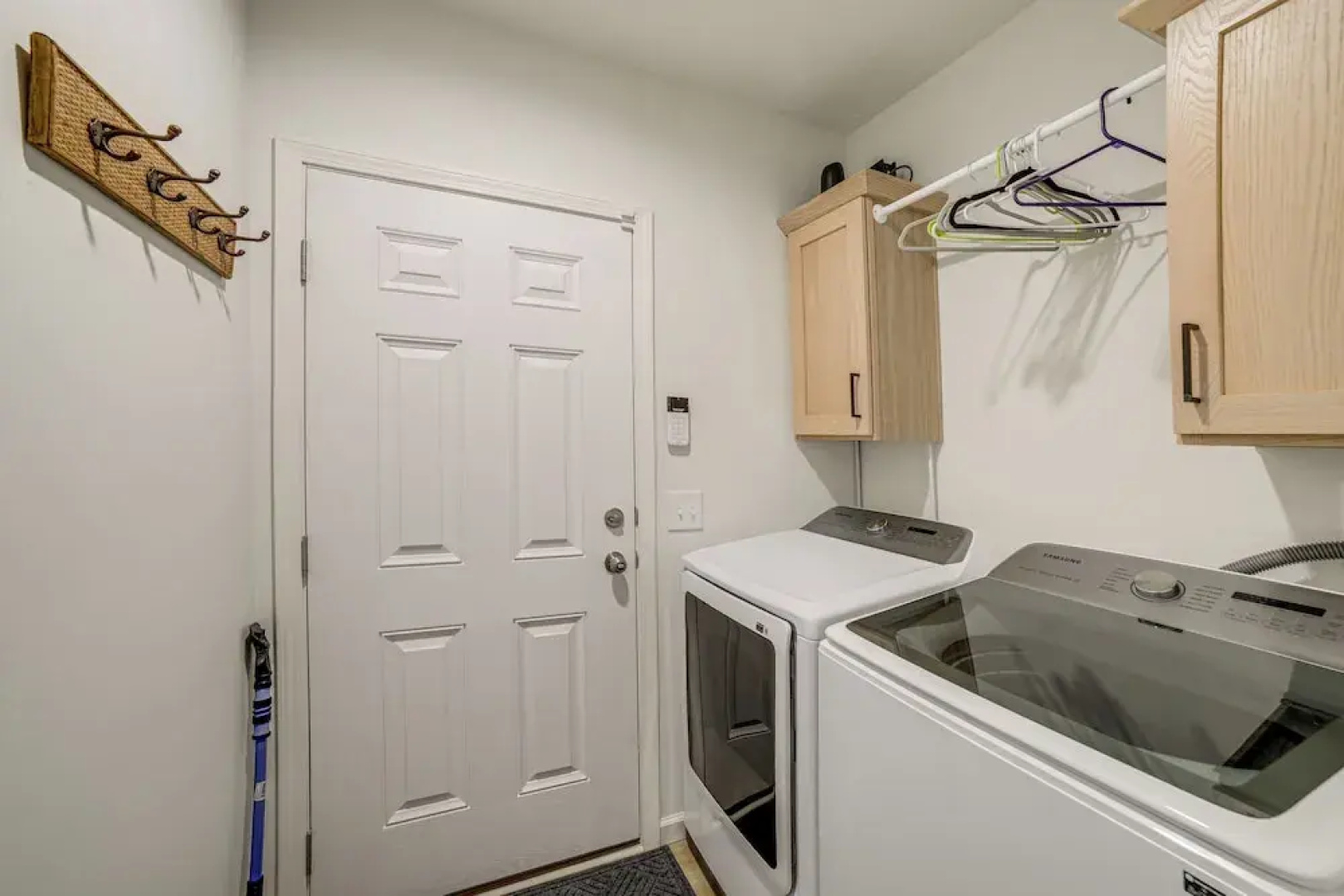 Lake Access, Pools & More: Family Home in Stanwood
