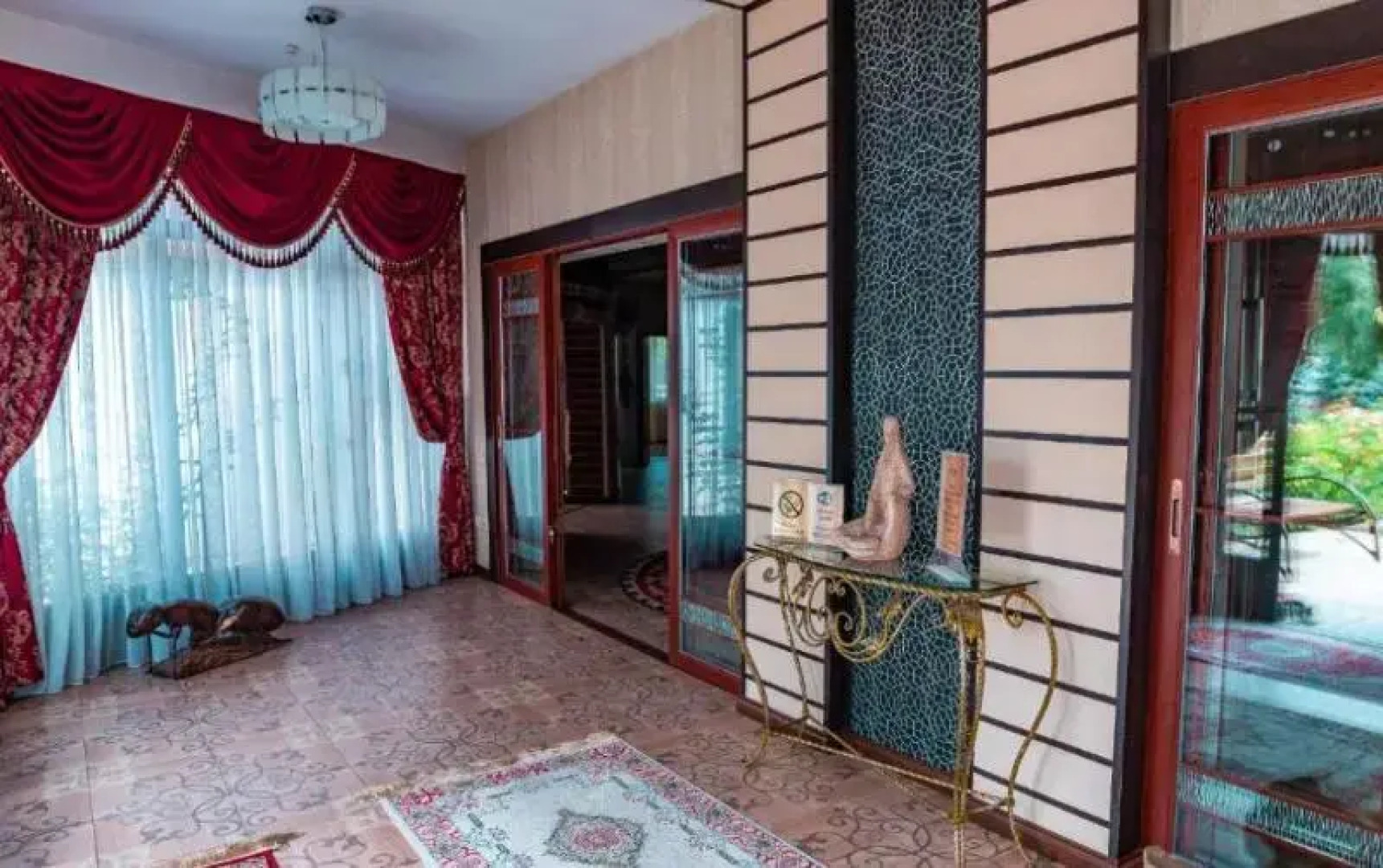 Golden Dragon Villa Hotel