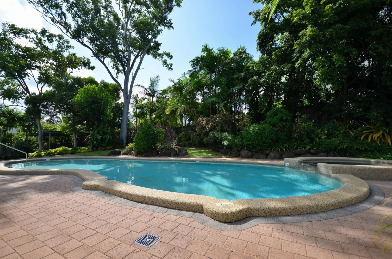 Roydon Beachfront Apartments