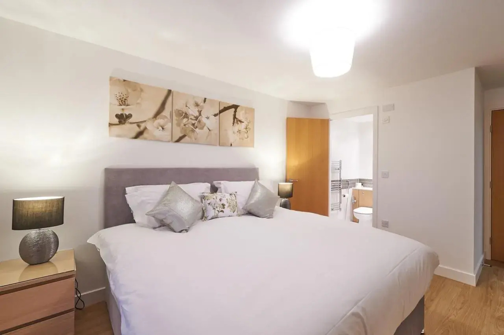 Furzton Serviced House - Shortstay Mk