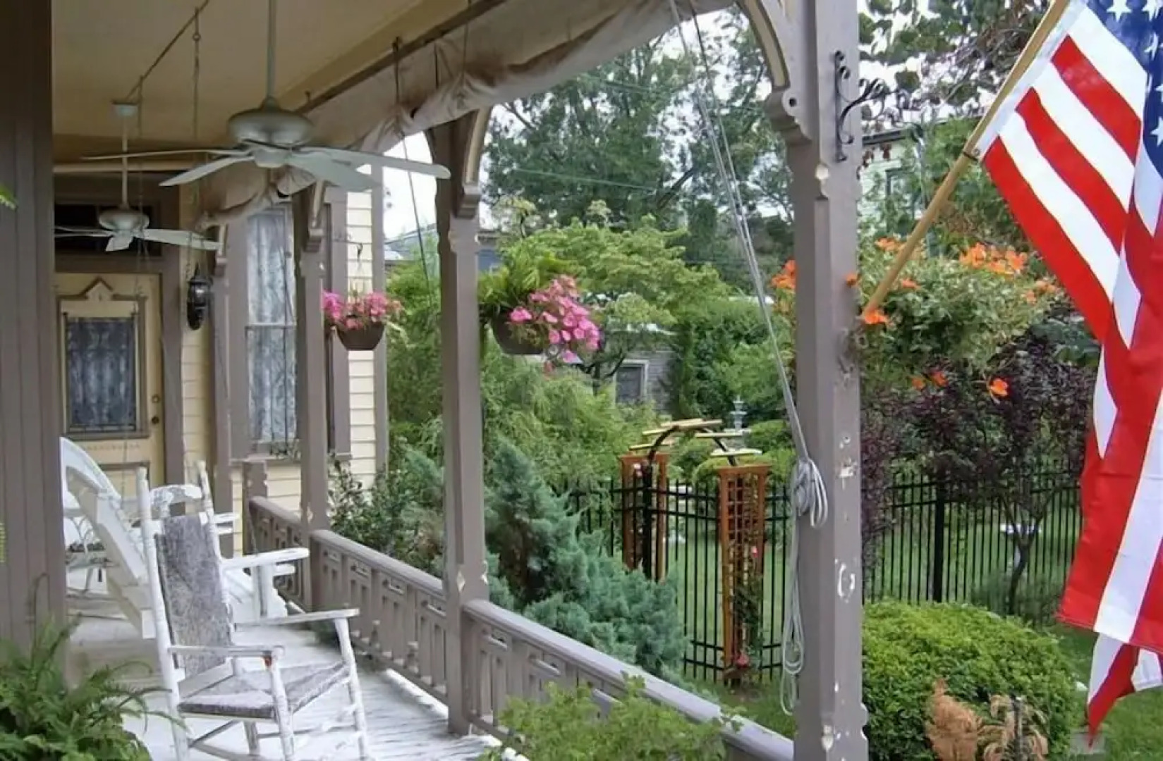 Roussell's Garden Bed & Breakfast