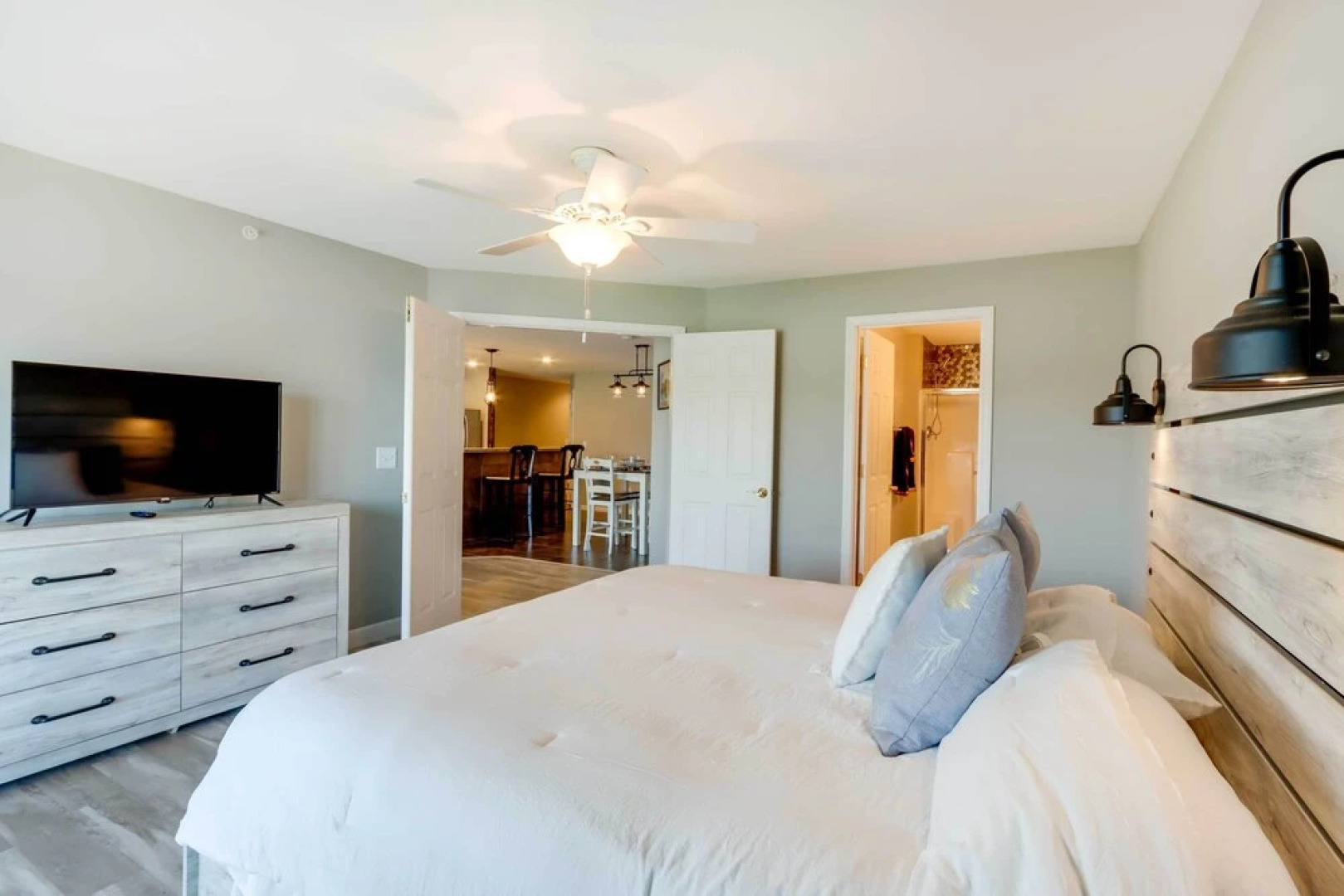 Lakefront Ozark Condo w/ Spacious Balcony!