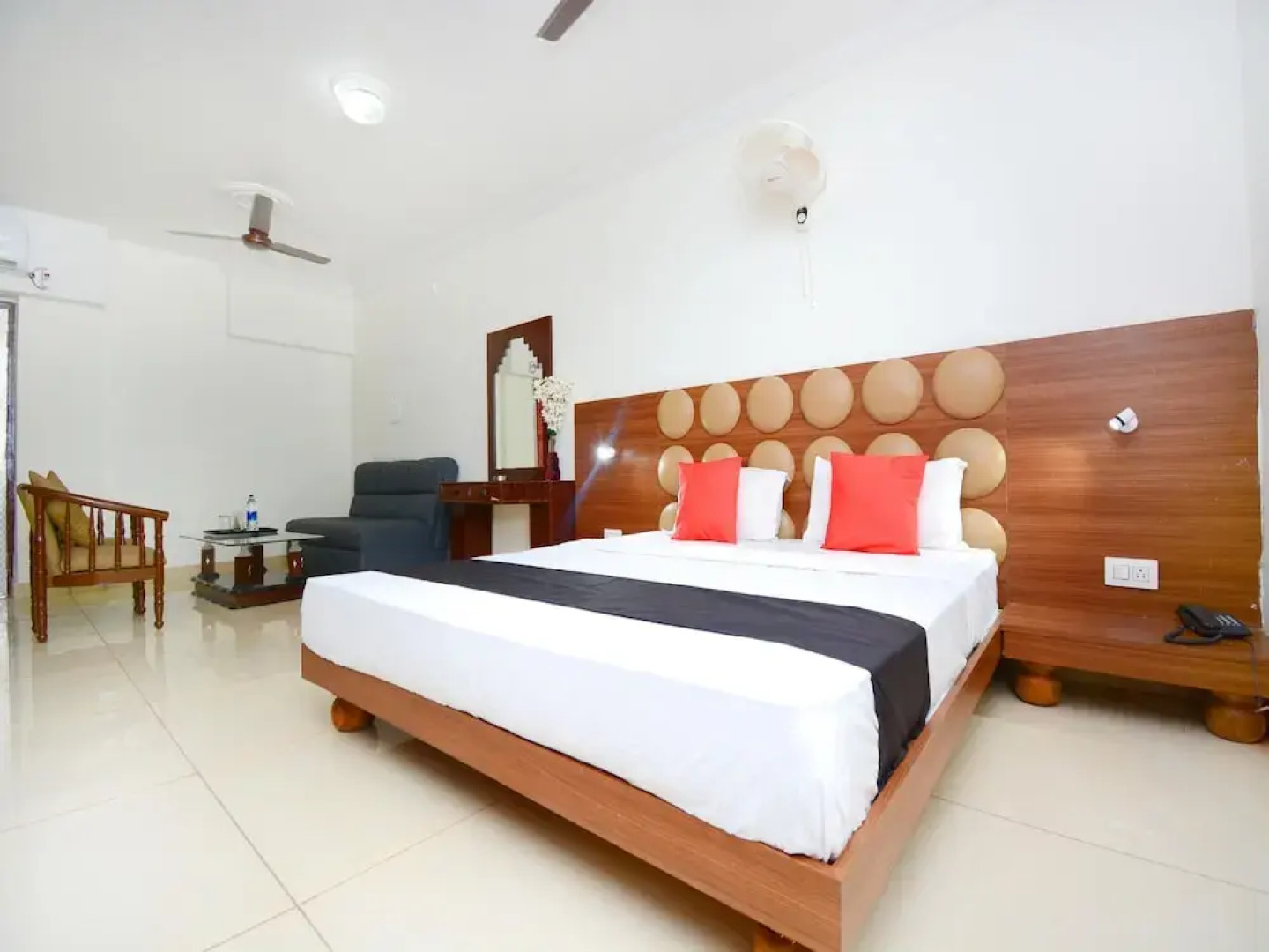 Capital O 38623 Pathankot Club