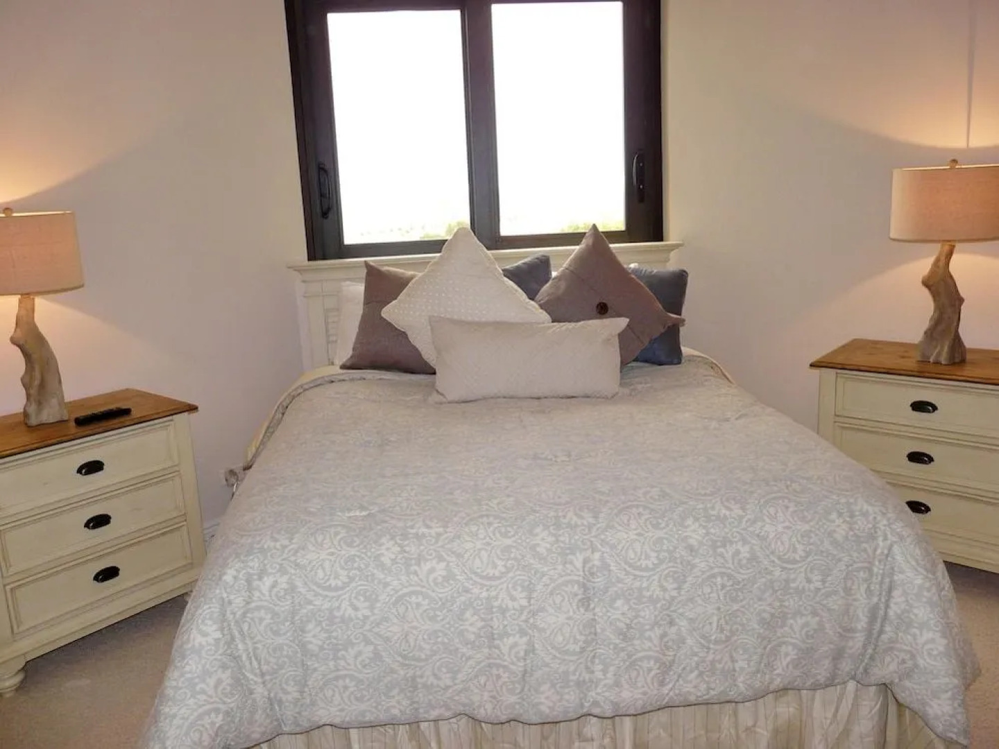 Stylish Beachfront Condo With Spa/pool and Ocean Views