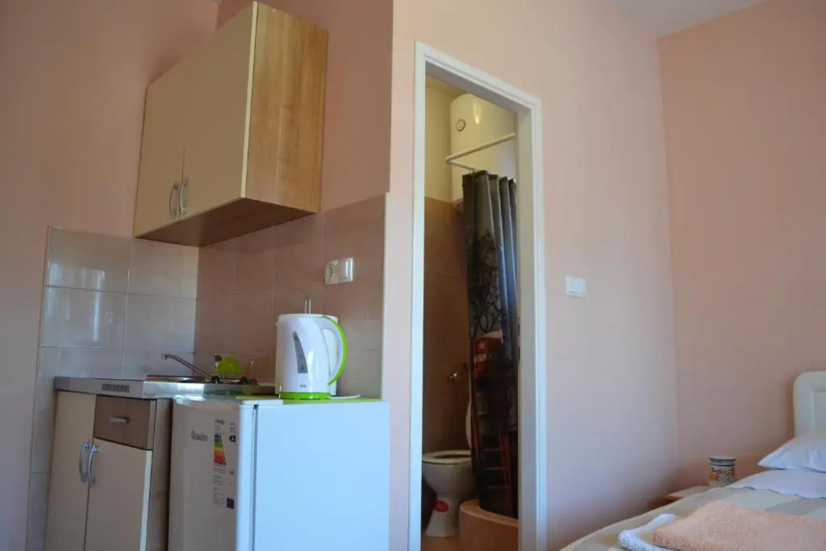 Apartment And Rooms Toka