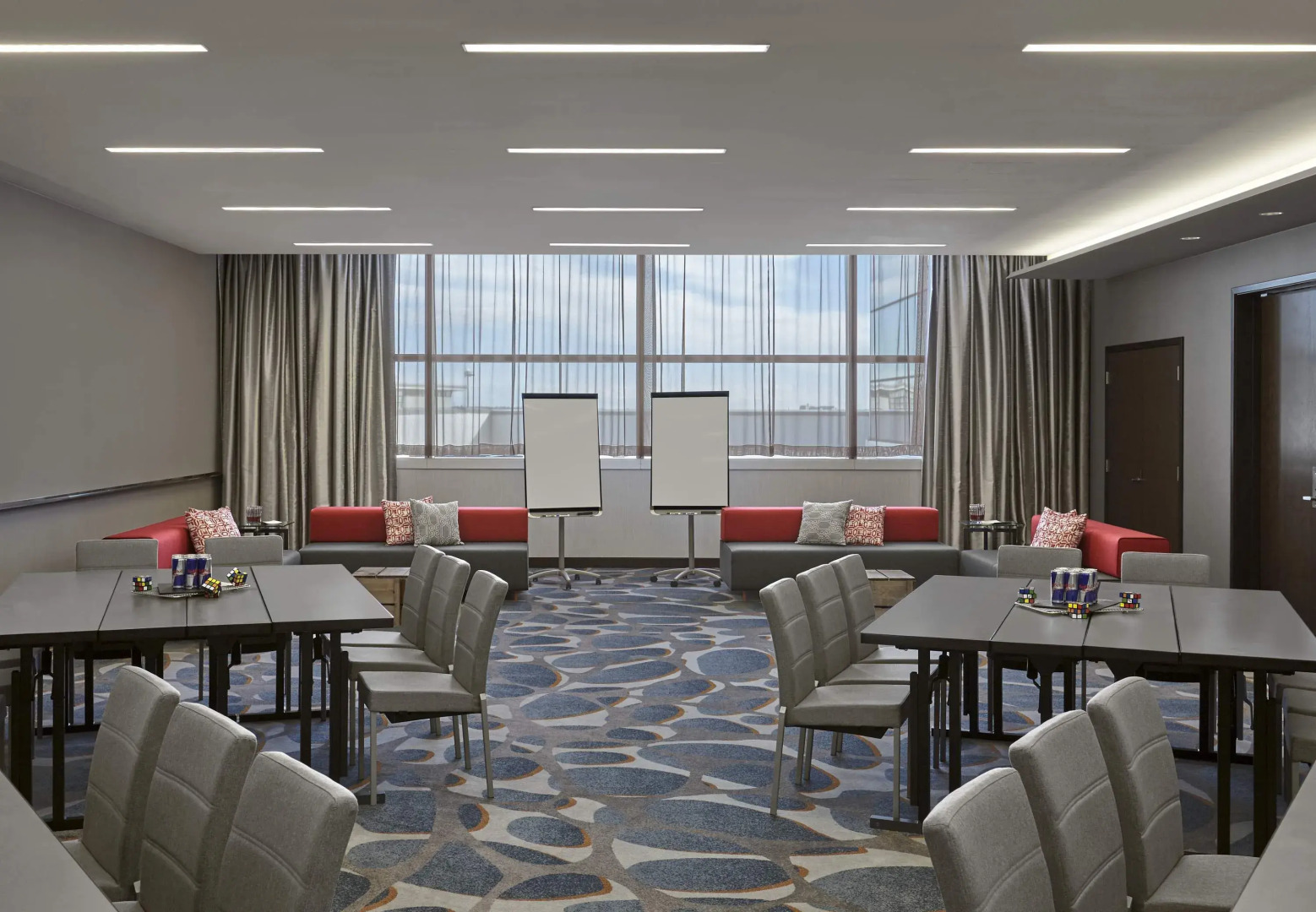 Calgary Airport Marriott In-Terminal Hotel