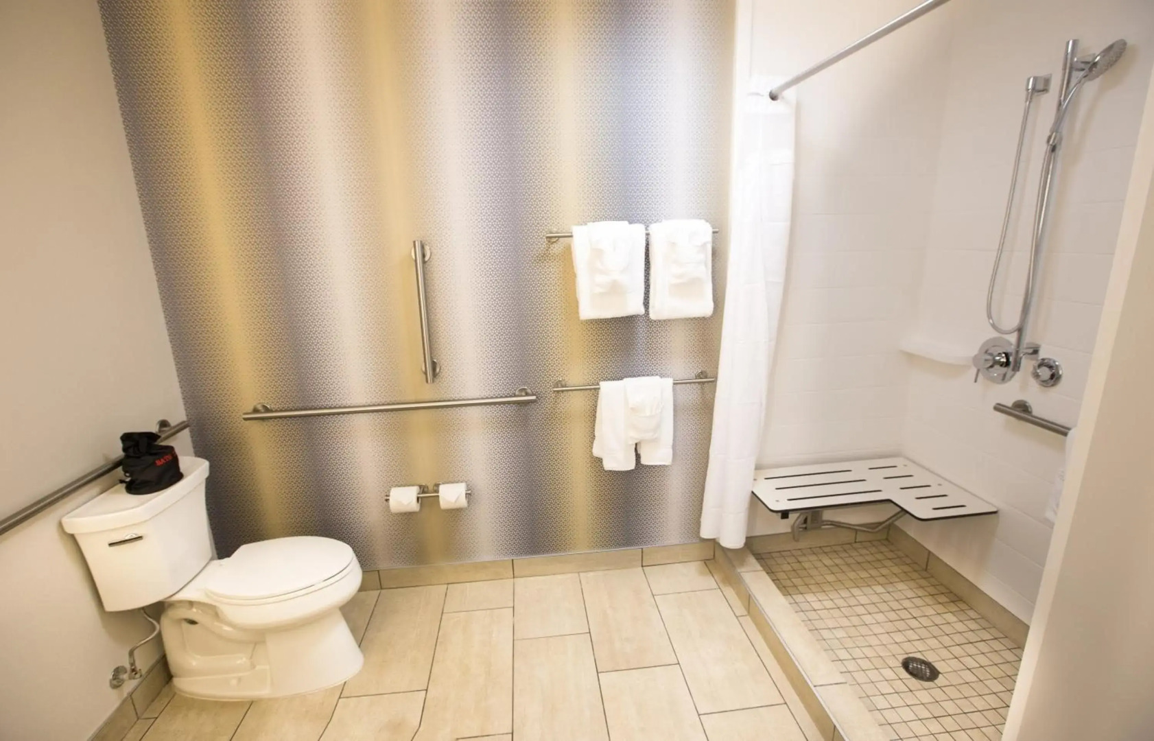 Holiday Inn Express & Suites Greenwood Mall by IHG