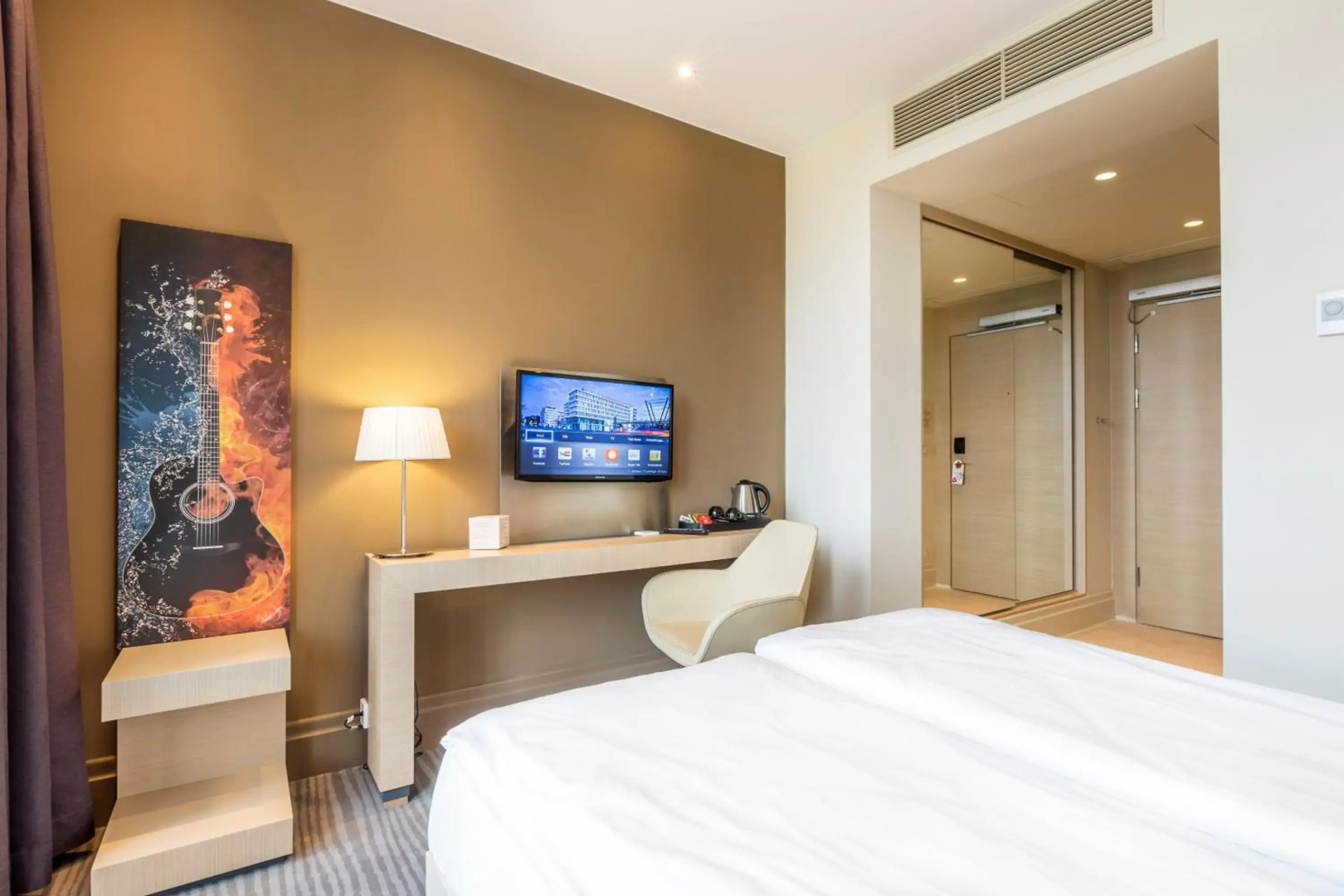 Sound Garden Hotel Airport