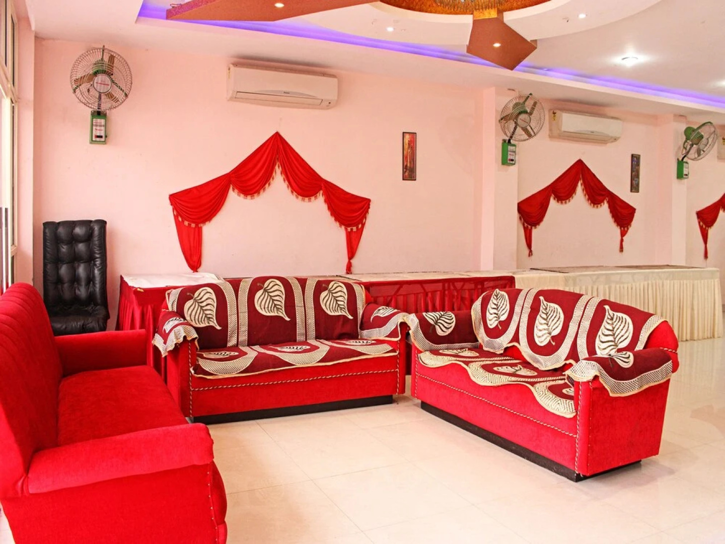 OYO 4471 Hotel Rajmahal