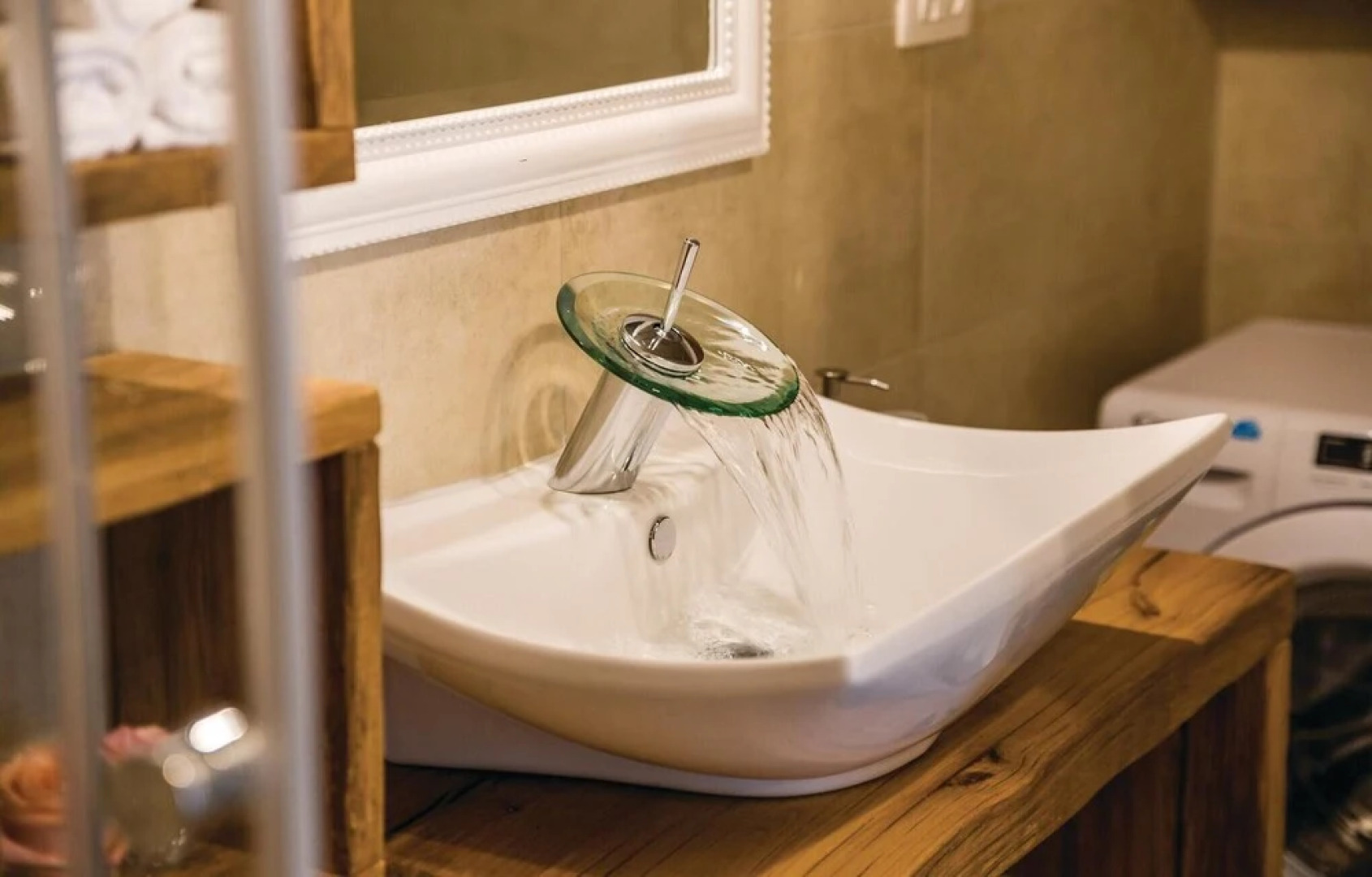 Stunning Home in Jurdani With Wifi and 2 Bedrooms