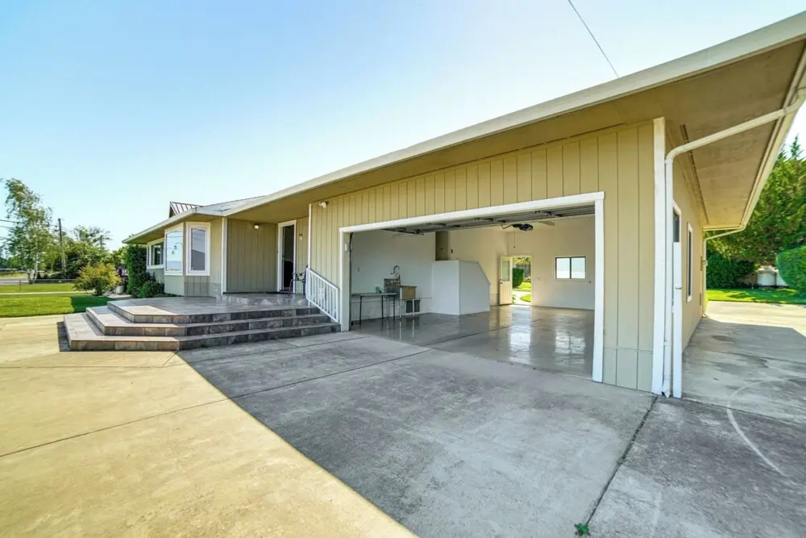 Steps to Clear Lake: Hot Tub Haven in Norcal!