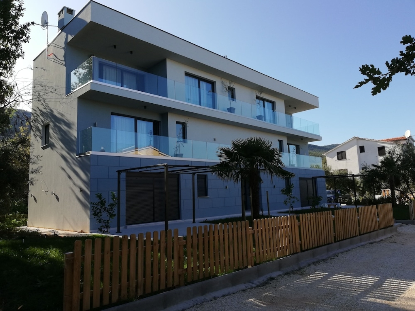 Charming Coastal Escape With Sea Views - 7 Guests