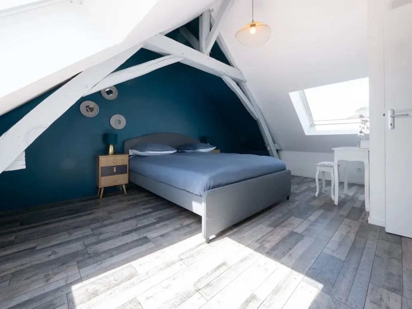 Chic Apartment Near City Center