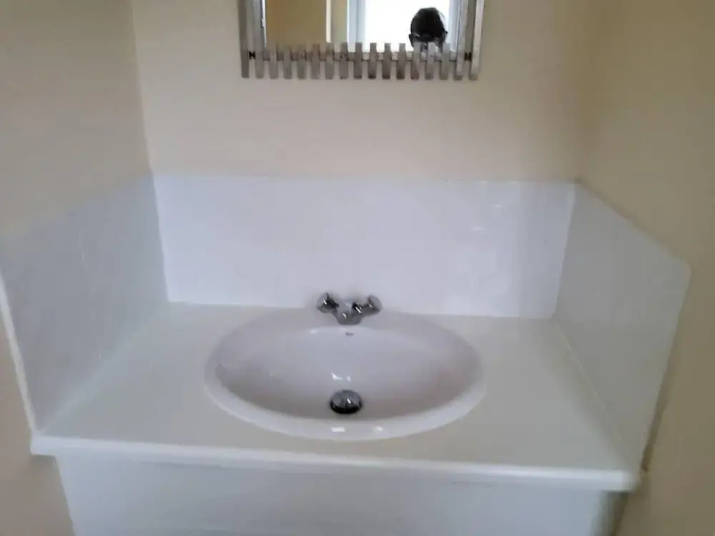 8 Guests - 4 Bedrooms - Parking - Garden