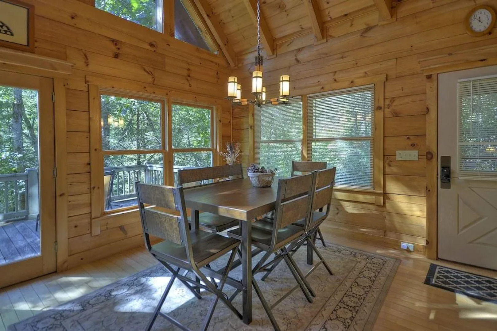 Thunder Falls- Cabin Perched Over 10ft Waterfalls!