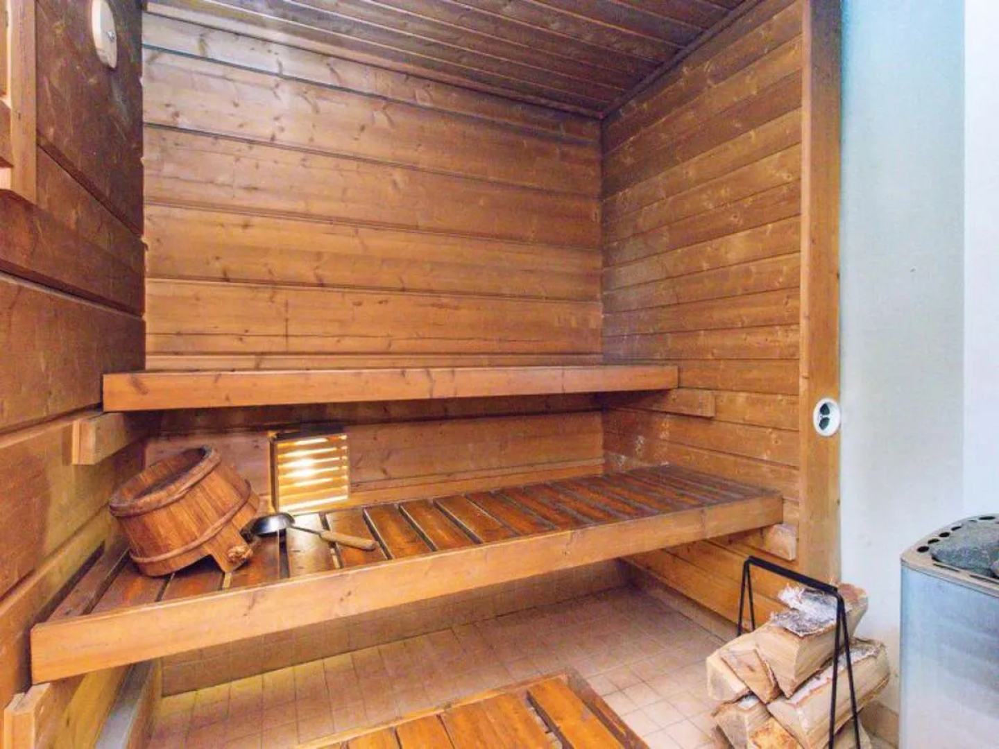 Hot pool cottage iitu