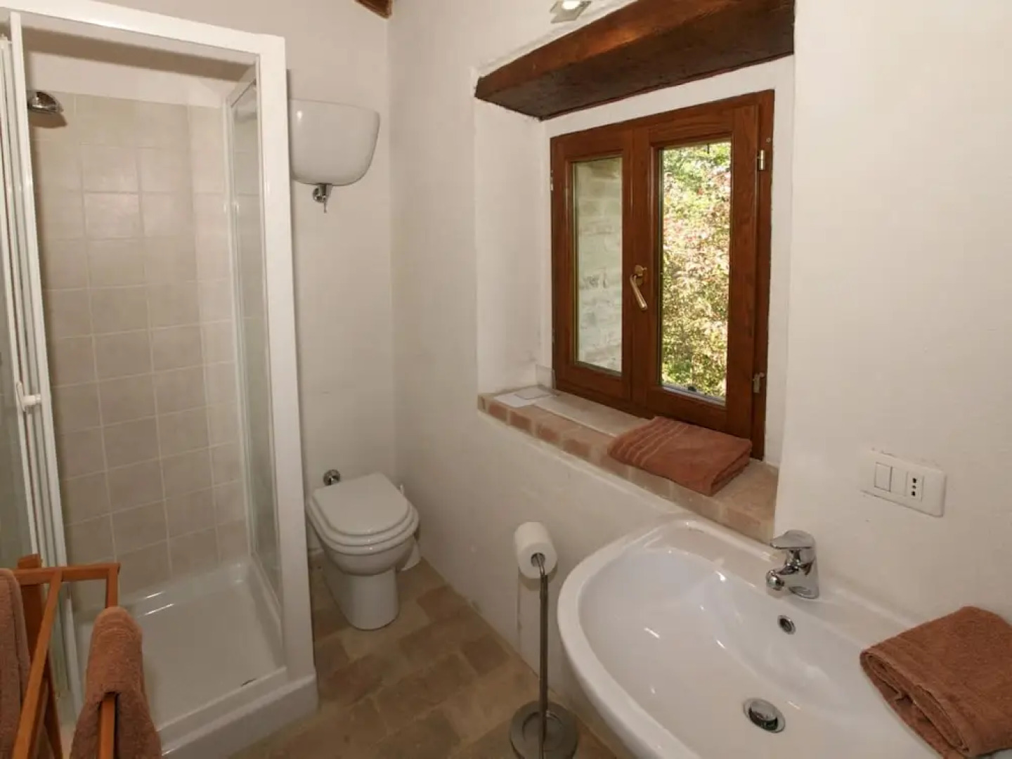 Holiday House Overlooking Lake Near Tuscany