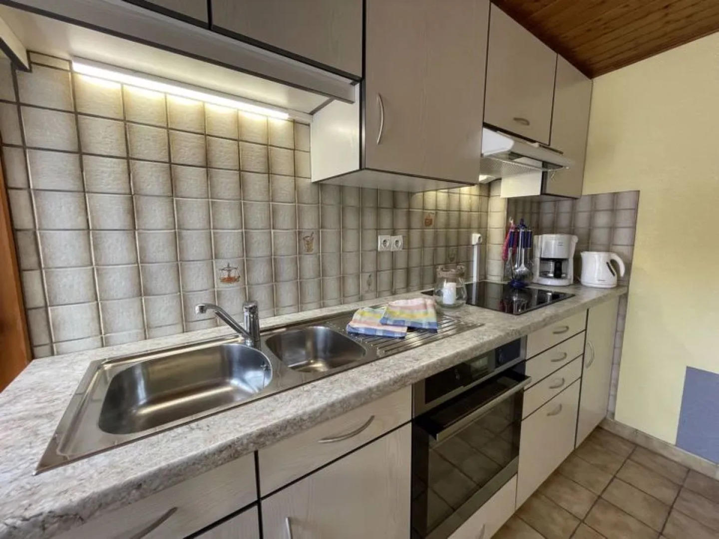 Résidence jaune et rose 9742