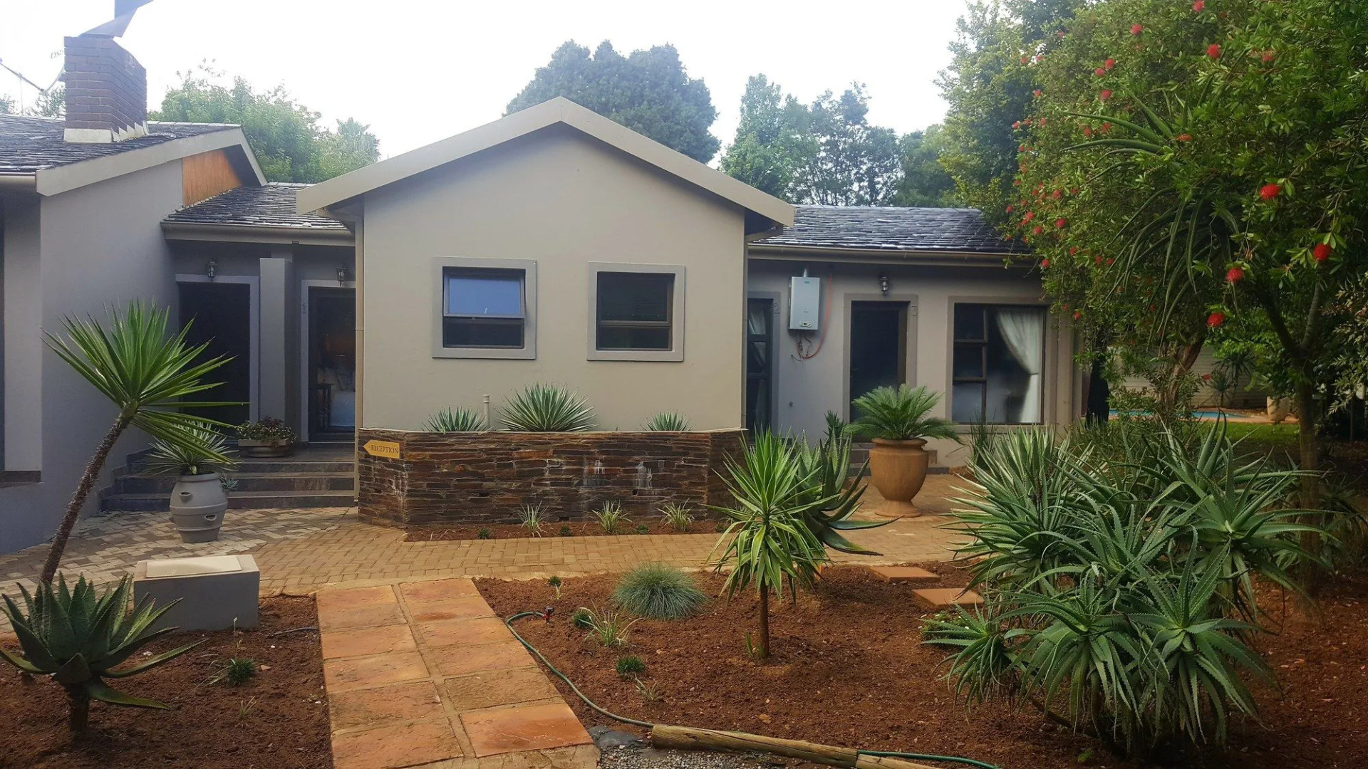 Aerotropolis Guest Lodge