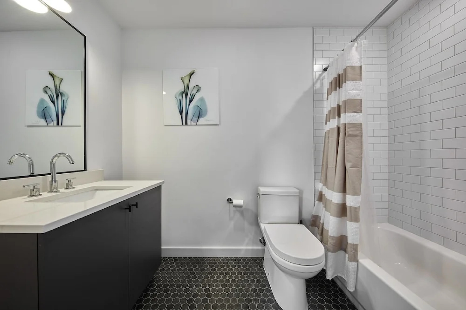 Modern 3 BR Loft -shared Deck - gym - Mins to NYC